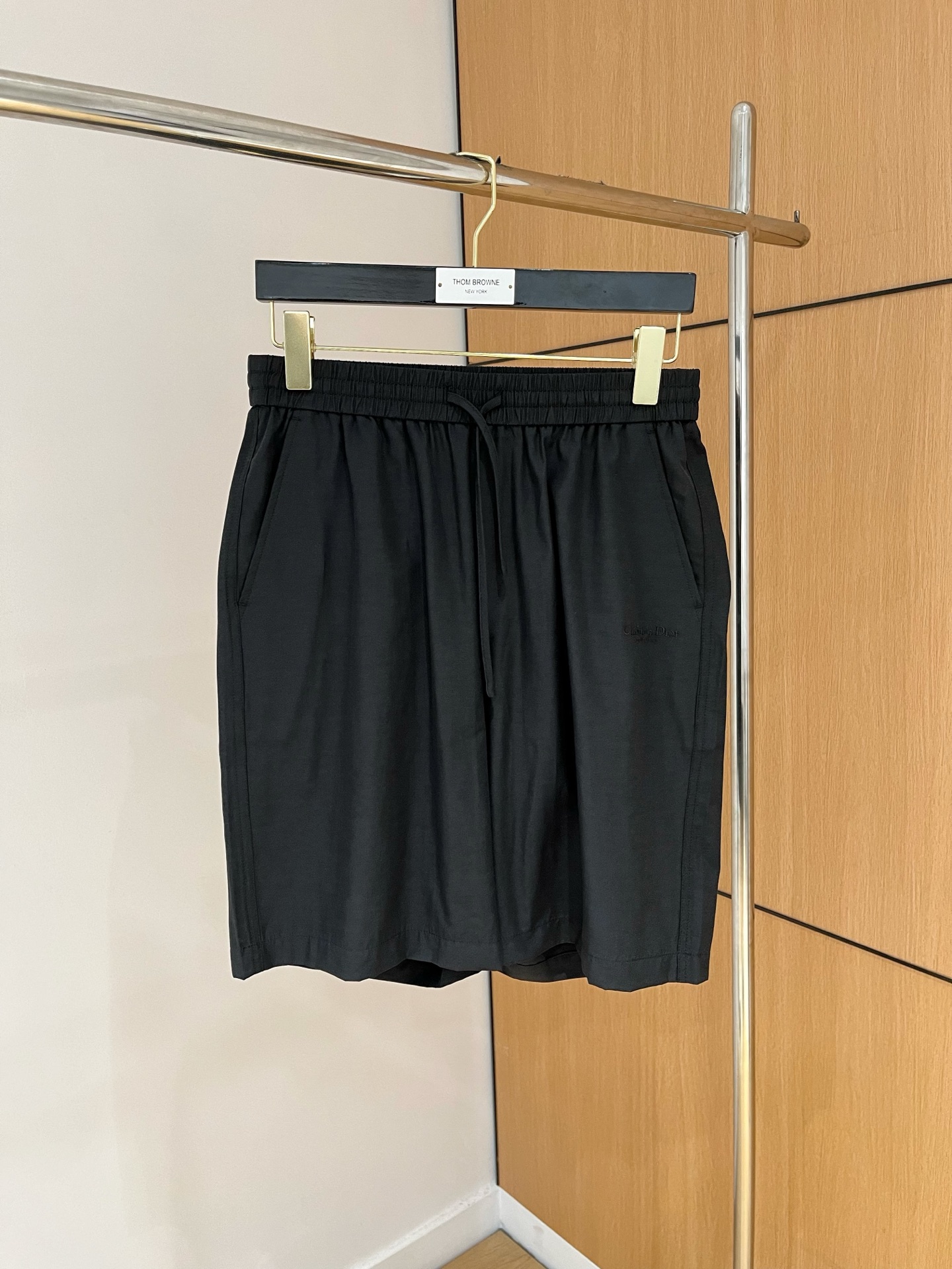 “Men’s Leisure Shorts: Top-of-the-Art Tweezers for Fashion and Comfort in Outdoor Activities” - 图片 1
