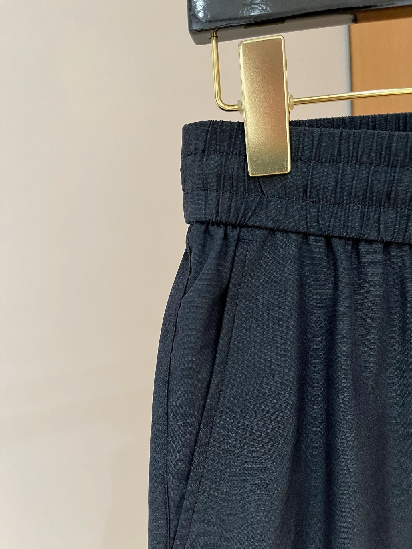 “Top-of-the-Art Tweezers: Comfortable and Stylish Leisure Pants for Outdoor Exercise” - 图片 4