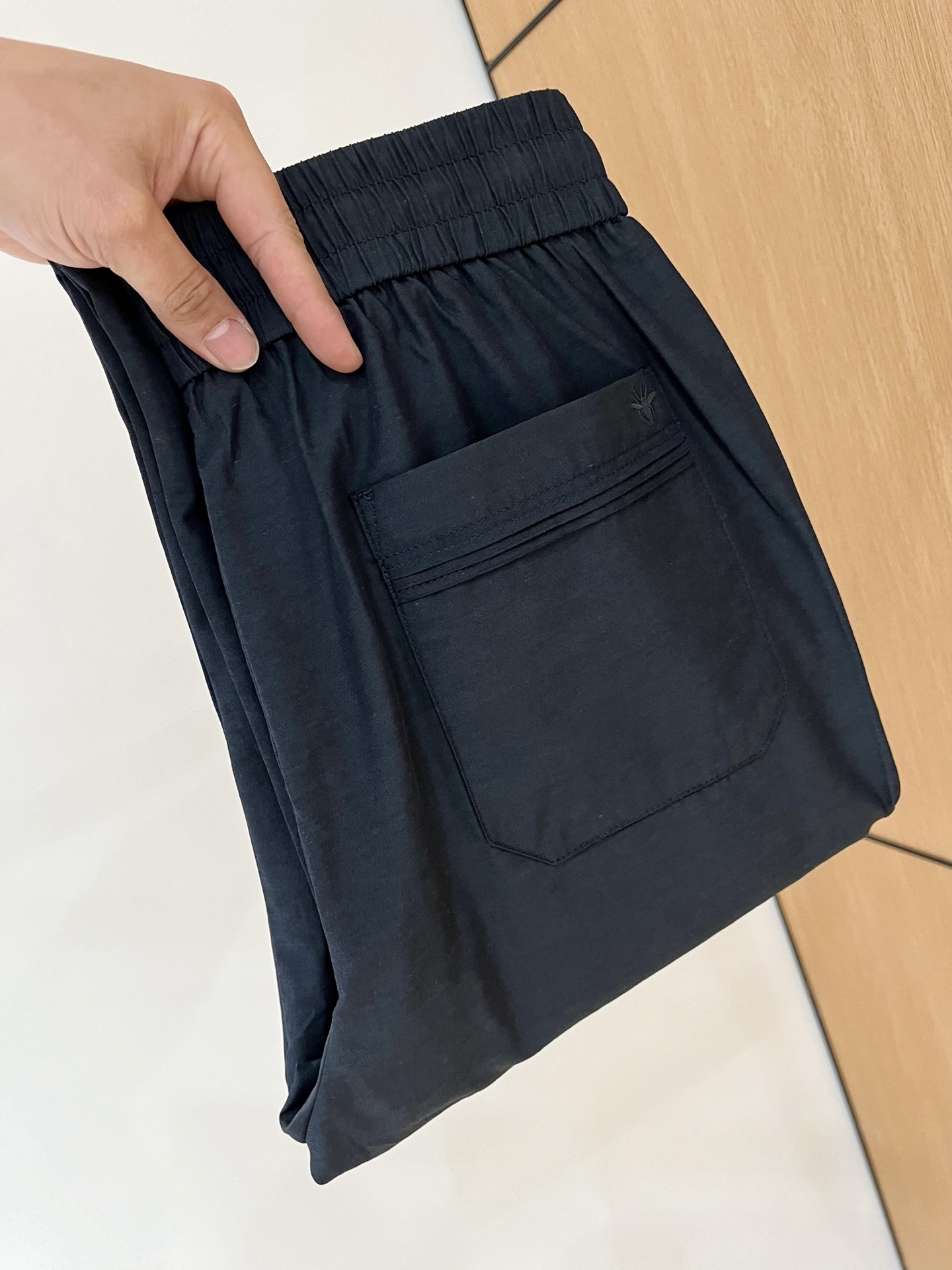 “Top-of-the-Art Tweezers: Comfortable and Stylish Leisure Pants for Outdoor Exercise” - 图片 1