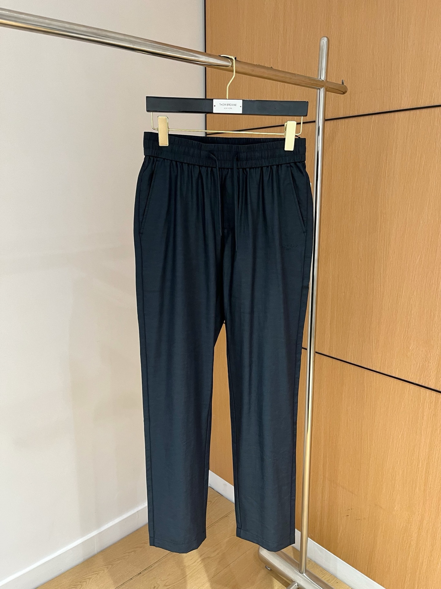 “Top-of-the-Art Tweezers: Comfortable and Stylish Leisure Pants for Outdoor Exercise” - 图片 2