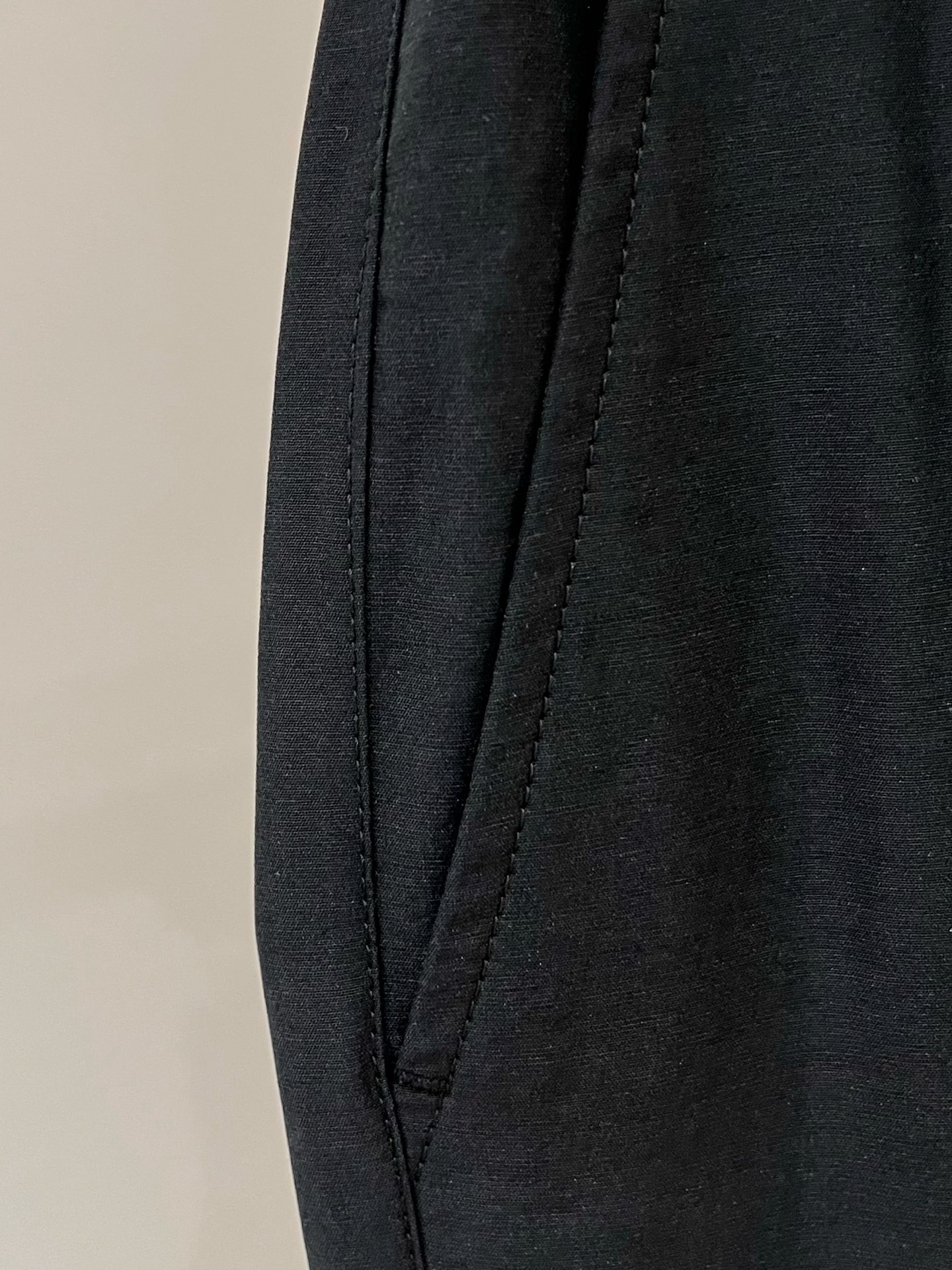 “Men’s Outdoor Exercise & Leisure Pants: Comfortable, Stylish, and Sweat-Wicking in Sizes M-3XL” - 图片 5