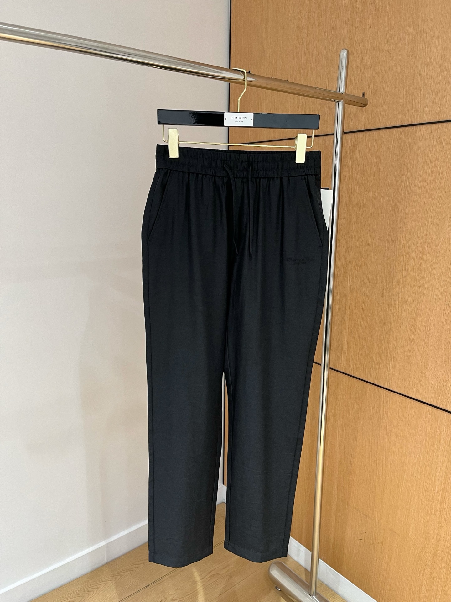 “Men’s Outdoor Exercise & Leisure Pants: Comfortable, Stylish, and Sweat-Wicking in Sizes M-3XL” - 图片 2