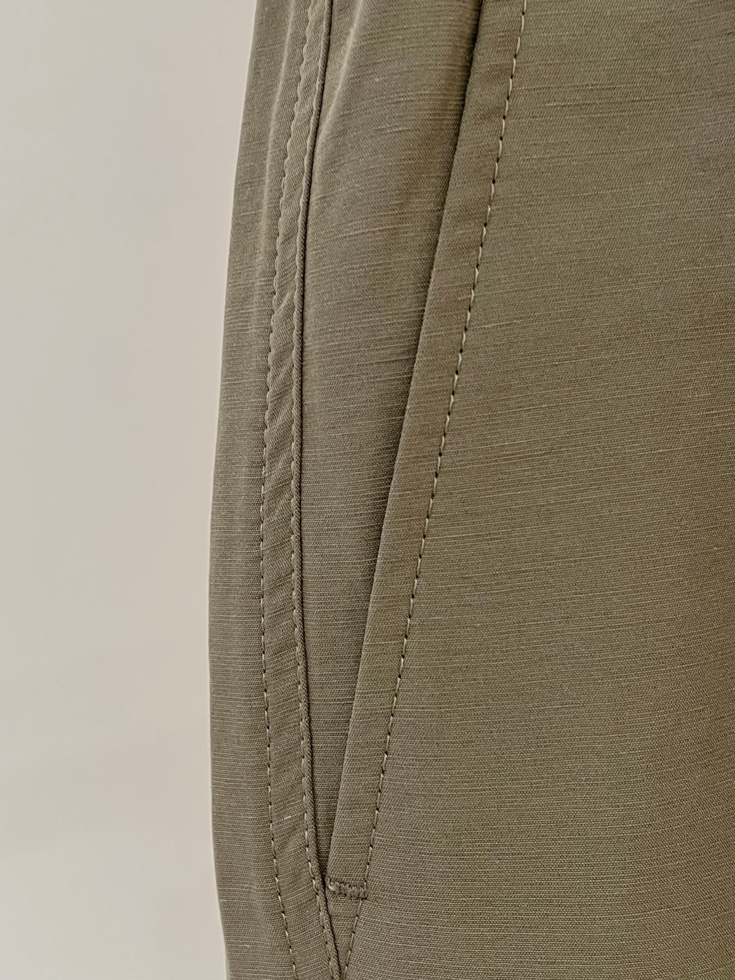 Title: Men’s Leisure Shorts with Top-Quality Tweezers Summary: Diro offers fashionable, comfortable leisure shorts for men, suitable for various activities, in sizes M-3XL. - 图片 4