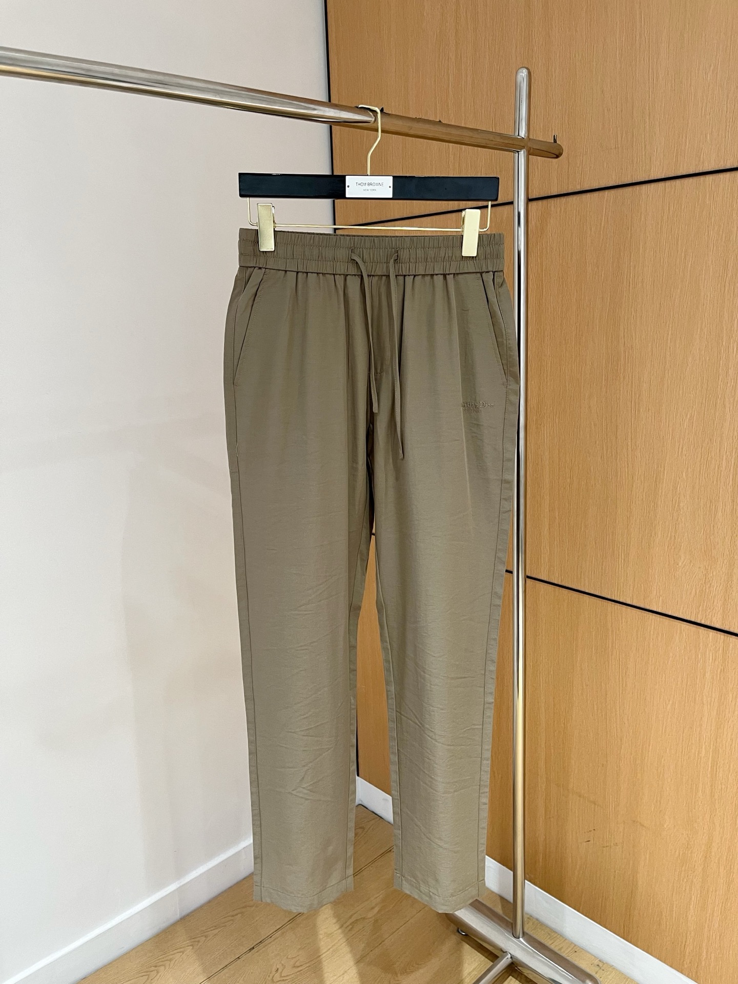“Men’s Leisure Pants with Top-of-the-Art Tweezers: Fashionable and Comfortable for Outdoor Activities” - 图片 2