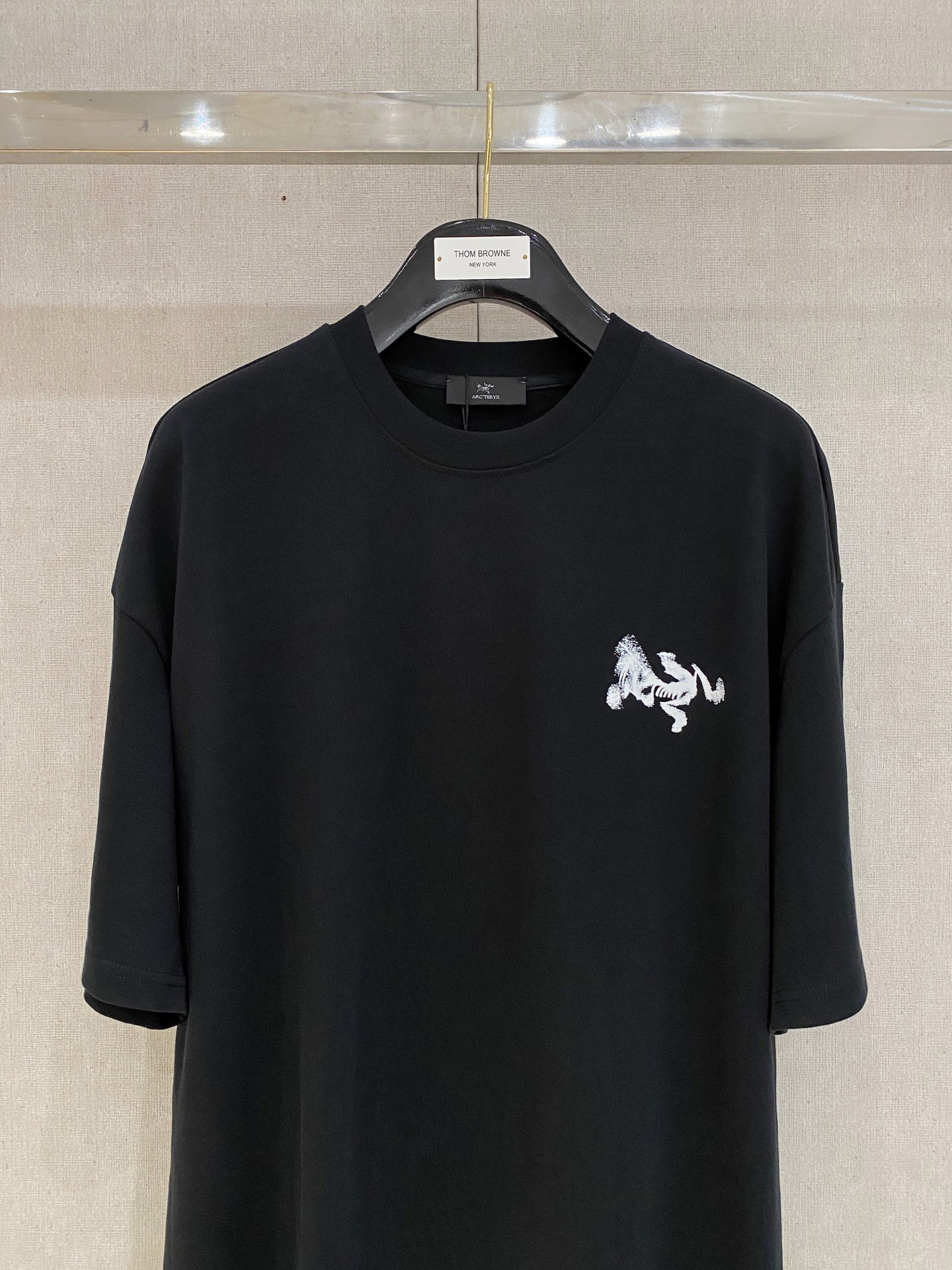 ARCTERYX 始祖鸟
2025春夏新款首发专柜最新款短袖圆领T恤 高端订制 设计前卫时尚!品牌l