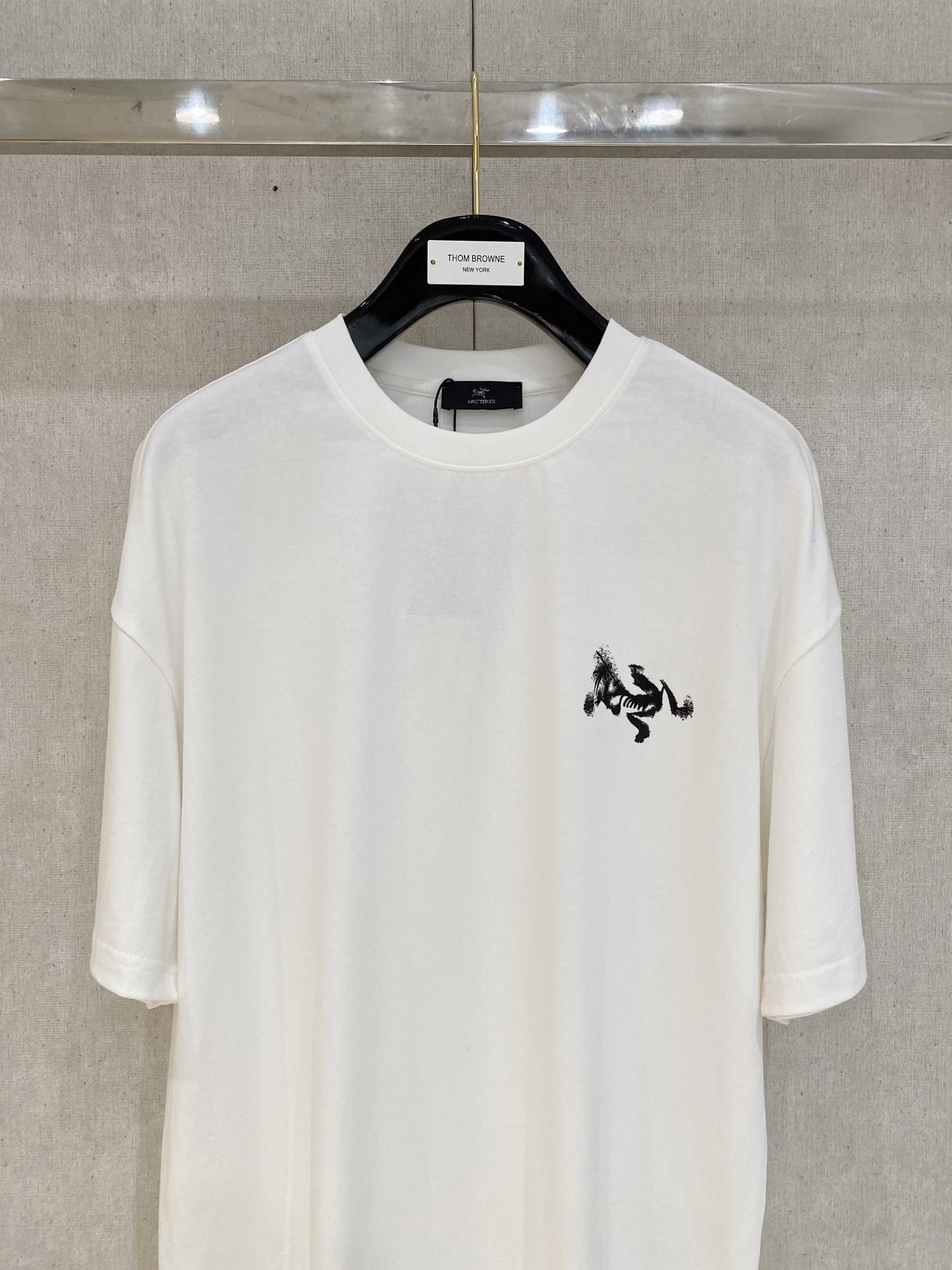 ARCTERYX 始祖鸟
2025春夏新款首发专柜最新款短袖圆领T恤 高端订制 设计前卫时尚!品牌l