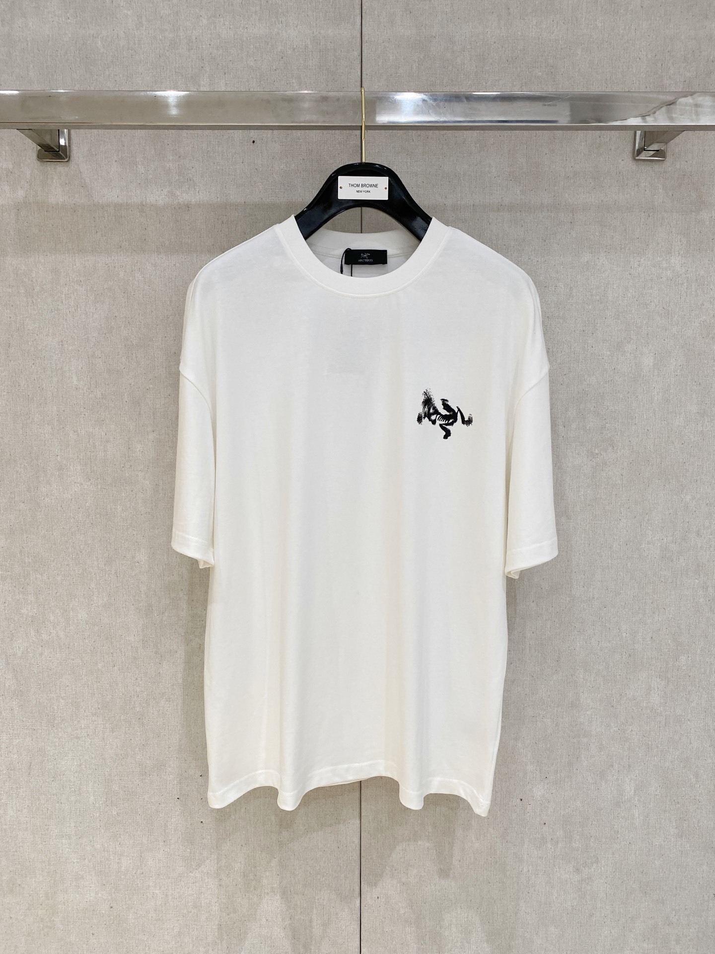 ARCTERYX 始祖鸟
2025春夏新款首发专柜最新款短袖圆领T恤 高端订制 设计前卫时尚!品牌l