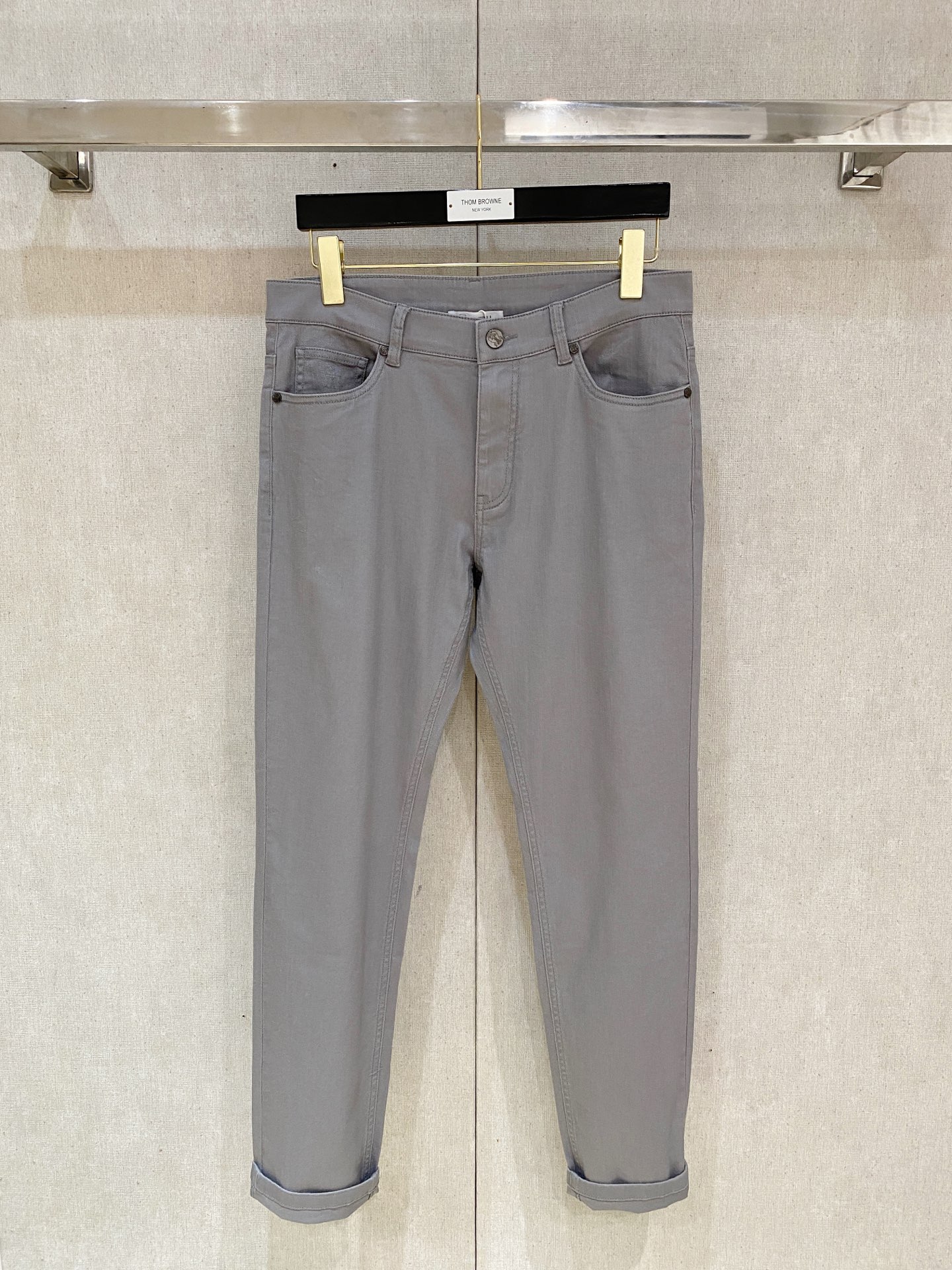 NO:161780,The counter official website will be released simultaneously! All accessories are customized for original products, and the trading company's genuine products are ordered. High-end custom imported fabrics are extracted from natural plant fibers. They are thinner than ordinary cotton fabrics. They feel soft and comfortable to wear. They are not easy to irritate the skin. The fabric is hygroscopic and breathable. Size: 30-38 No 3537,,alexander wang19860909专柜官网同步发售！辅料全部原版定制出品,贸易公司真品订单.高级定制进口面料,以天然植物纖維提炼出来,比一般棉织物轻薄 手感柔软,穿着舒适 完全不易有刺激皮肤 面料吸湿性、透气性良好 尺码: 30-38无3537,,alexander wang,Men's clothing