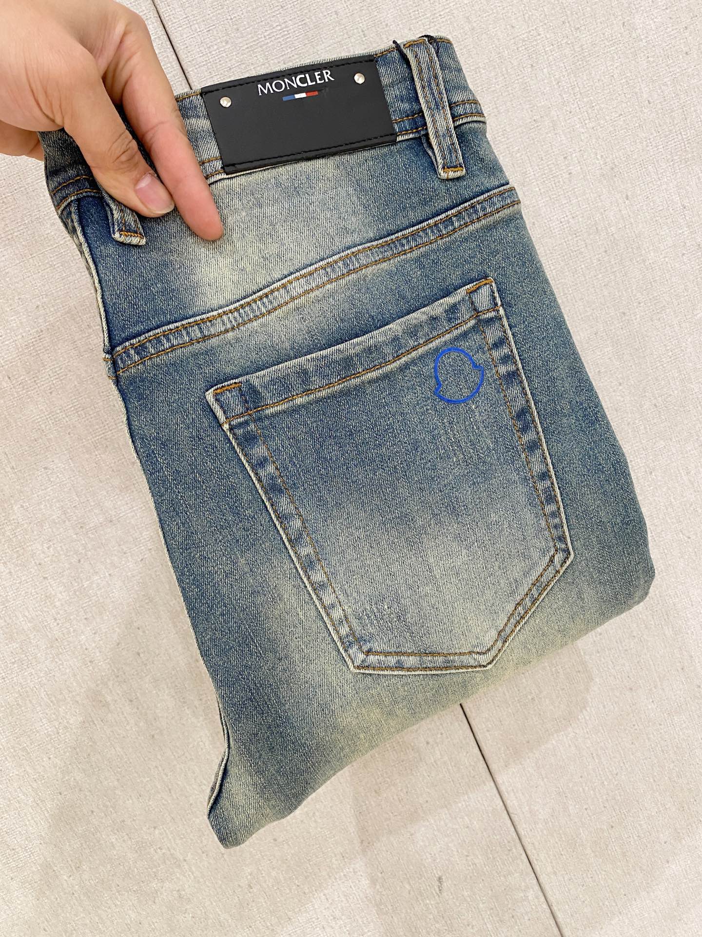 NO:150590,The 25SS four-season super-burning street-explosion series is exclusively launched. Original custom high-end quality fabric, customized hardware style slim-fitting tailoring, fabric with elasticity, micro-elastic upper body comfort, a must-have item!  Counter size 29-38 (no 35 no 37), Moncler, jeans, alexander wang19860909蒙口【新品】高端独家发售 25SS四季款超燃炸街系列之最牛仔裤 独家隆重推出 原版定制高端品质面料 定制五金版型修身剪裁 面料带弹力 微弹上身舒适度超高 必爆单品！专柜尺码29-38（无35无37）,,Moncler,jeans,alexander wang,Men's clothing