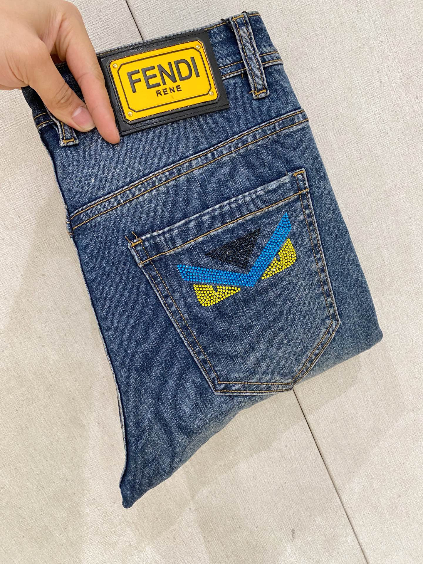 NO:150603,Fendi [New Product] is available for high-end exclusive sale. The 25SS four-season super-burning street-explosion series is the most exclusive and grandly launched. Original custom high-end quality fabric, customized hardware style slim-fitting tailoring, fabric with elasticity, micro-elastic upper body comfort, a must-have item!  Counter size 29-38 (no 35 no 37), fendi, jeans, alexander wang19860909芬迪【新品】高端独家发售 25SS四季款超燃炸街系列之最牛仔裤 独家隆重推出 原版定制高端品质面料 定制五金版型修身剪裁 面料带弹力 微弹上身舒适度超高 必爆单品！专柜尺码29-38（无35无37）,,fendi,jeans,alexander wang,Men's clothing