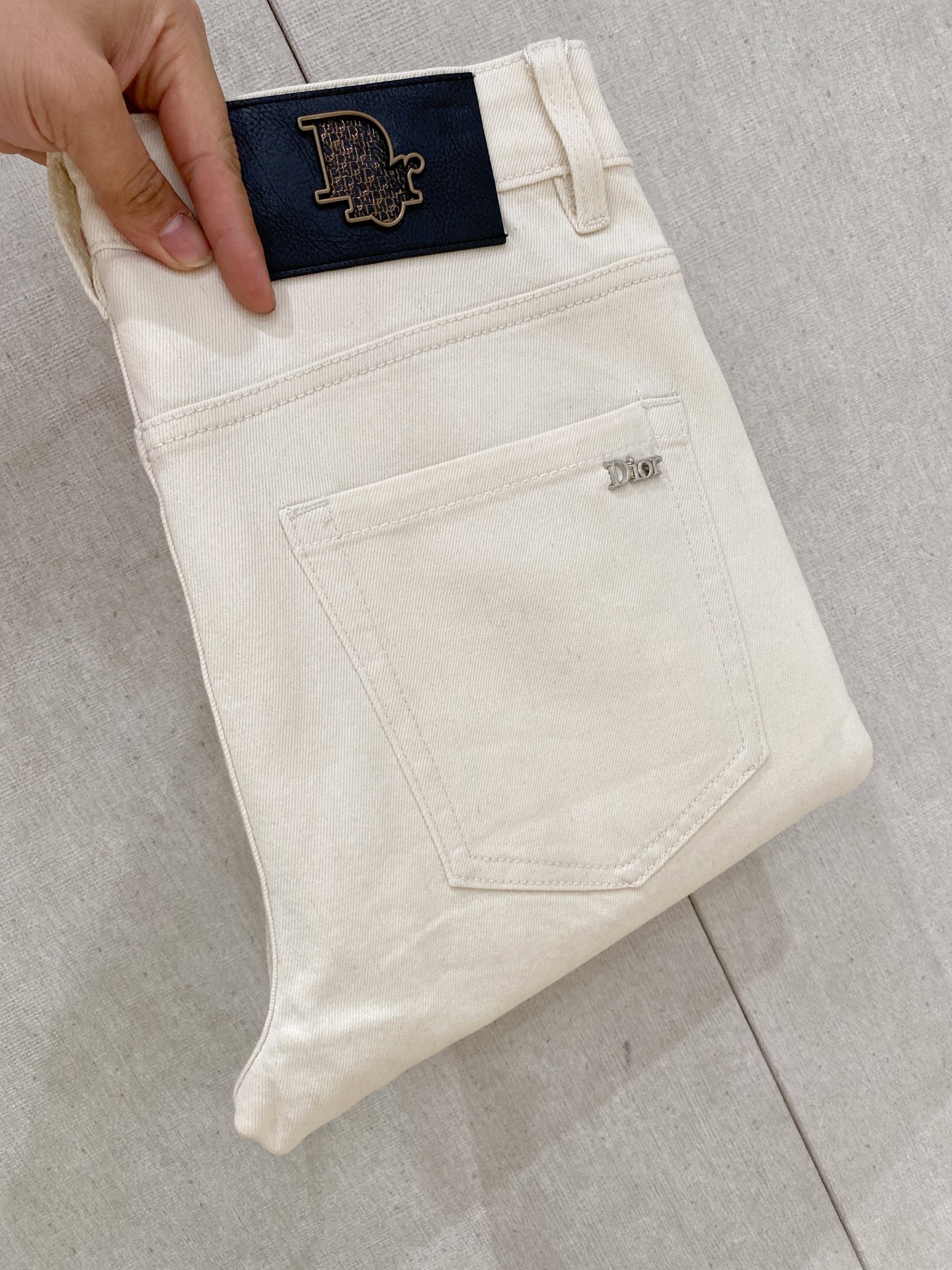 NO:150622,Dior [New Product] is available for high-end exclusive sale. The 25SS four-season super-burning street-explosion series is the most exclusive and grandly launched. Original custom high-end quality fabric, customized hardware style slim-fitting tailoring, fabric with elasticity, micro-elastic upper body comfort, a must-have item!  Counter size 29-38 (no 35 no 37), Dior, jeans, alexander wang19860909迪奥【新品】高端独家发售 25SS四季款超燃炸街系列之最牛仔裤 独家隆重推出 原版定制高端品质面料 定制五金版型修身剪裁 面料带弹力 微弹上身舒适度超高 必爆单品！专柜尺码29-38（无35无37）,,dior,jeans,alexander wang,Men's clothing