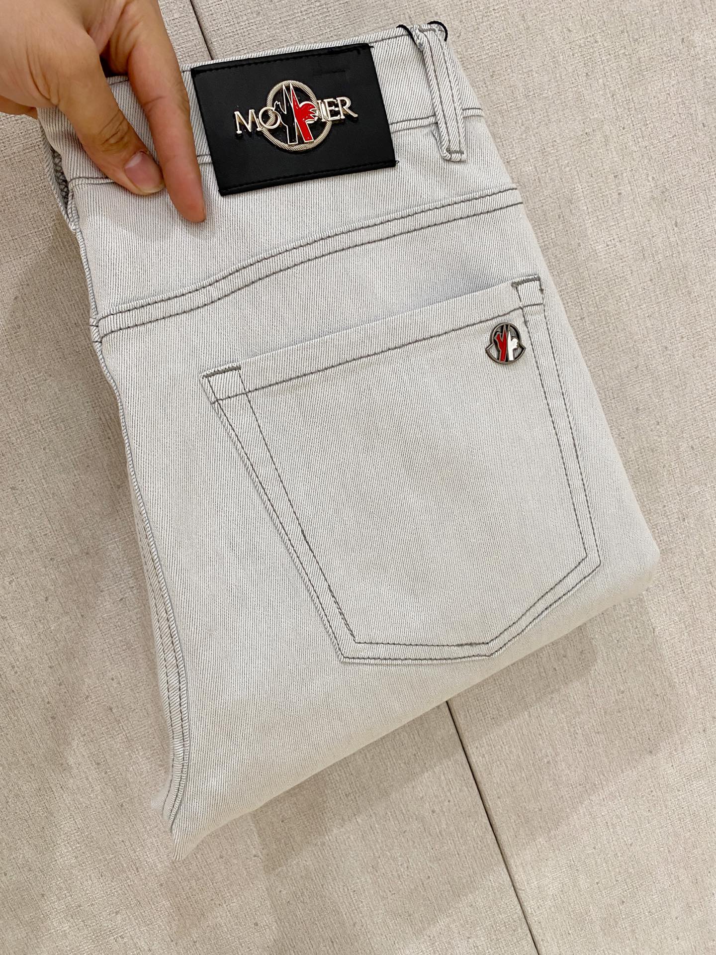 NO:150630,The 25SS four-season super-burning street-explosion series is exclusively launched. Original custom high-end quality fabric, customized hardware style slim-fitting tailoring, fabric with elasticity, micro-elastic upper body comfort, a must-have item!  Counter size 29-38 (no 35 no 37), Moncler, jeans, alexander wang19860909蒙口【新品】高端独家发售 25SS四季款超燃炸街系列之最牛仔裤 独家隆重推出 原版定制高端品质面料 定制五金版型修身剪裁 面料带弹力 微弹上身舒适度超高 必爆单品！专柜尺码29-38（无35无37）,,Moncler,jeans,alexander wang,Men's clothing