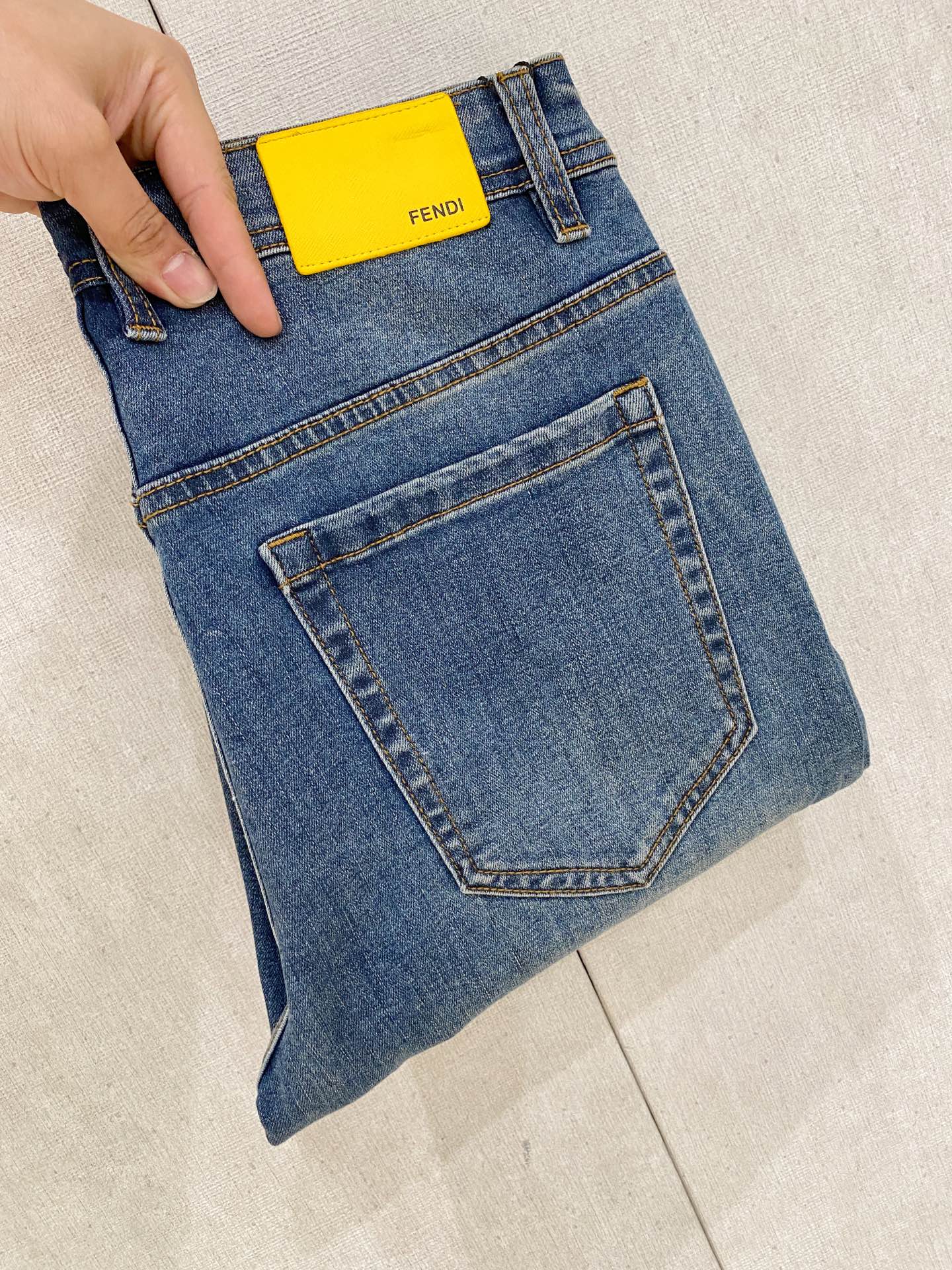 NO:150650,Fendi [New Product] is available for high-end exclusive sale. The 25SS four-season super-burning street-explosion series is the most exclusive and grandly launched. Original custom high-end quality fabric, customized hardware style slim-fitting tailoring, fabric with elasticity, micro-elastic upper body comfort, a must-have item!  Counter size 29-38 (no 35 no 37), fendi, jeans, alexander wang19860909芬迪【新品】高端独家发售 25SS四季款超燃炸街系列之最牛仔裤 独家隆重推出 原版定制高端品质面料 定制五金版型修身剪裁 面料带弹力 微弹上身舒适度超高 必爆单品！专柜尺码29-38（无35无37）,,fendi,jeans,alexander wang,Men's clothing