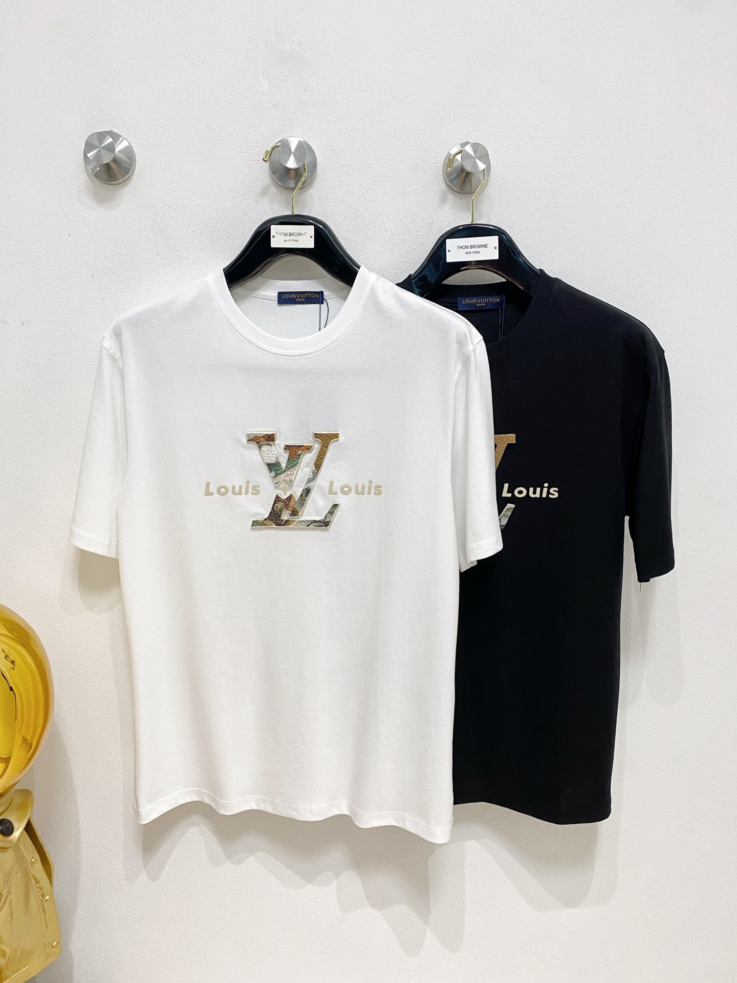 NO:441246,LV/Louis Vuitton New products for spring and summer 2019 are available in new spring and summer, complete three standards, mercerized cotton round neck short-sleeved T-shirt, don't need to introduce too much good products, look at the details, counter number M-XXXL 175/140 Suggestions,,,louis vuitton,louis vuitton,T-shirt,tees,t-shirt,alexander wang19860909LV/路易威登 年春夏新品上新 三标齐全 丝光棉圆领短袖T恤 好货不用过多介绍 看细节 专柜码数M-XXXL 175/140建议L,,,louis vuitton,louis vuitton,T-shirt,tees，t-shirt,alexander wang,Men's clothing