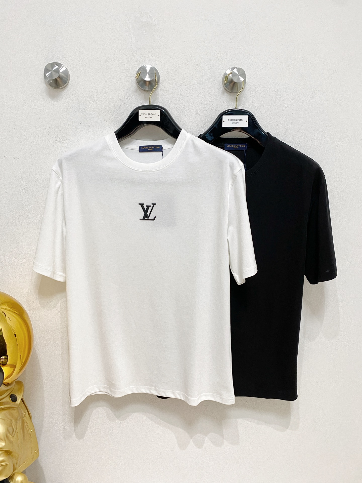 NO:441261,LV/Louis Vuitton New products for spring and summer 2019 are available in new spring and summer, complete three standards, mercerized cotton round neck short-sleeved T-shirt, don't need to introduce too much good products, look at the details, counter number M-XXXL 175/140 Suggestions,,,louis vuitton,louis vuitton,T-shirt,tees,t-shirt,alexander wang19860909LV/路易威登 年春夏新品上新 三标齐全 丝光棉圆领短袖T恤 好货不用过多介绍 看细节 专柜码数M-XXXL 175/140建议L,,,louis vuitton,louis vuitton,T-shirt,tees，t-shirt,alexander wang,Men's clothing