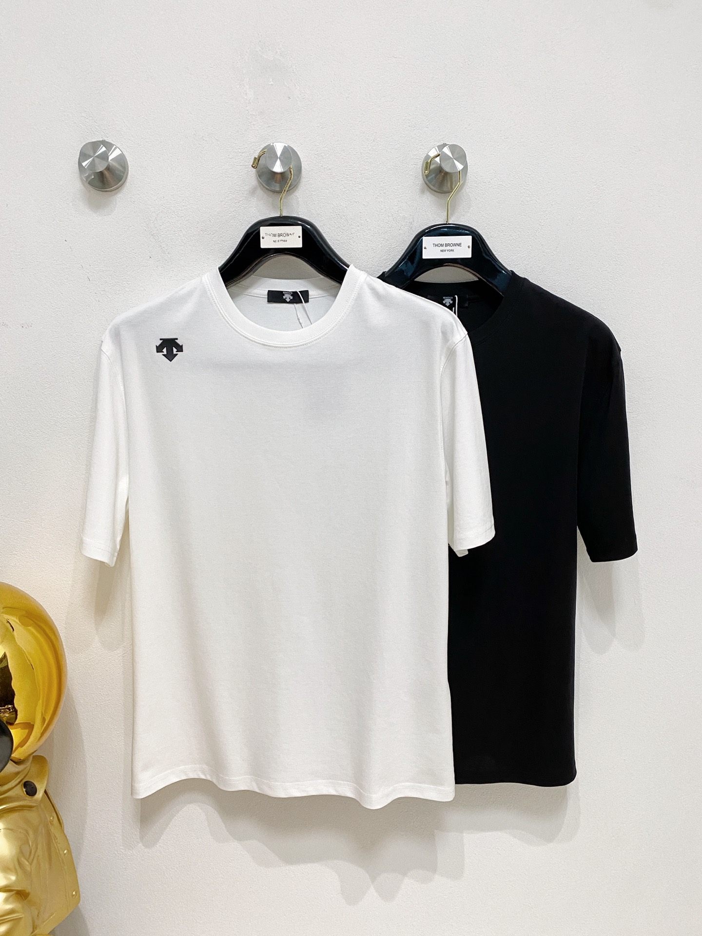 NO:441271,/Disante New products for spring and summer 2019 are available in new spring and summer. Three standards are complete. Mercerized cotton round neck short-sleeved T-shirt. Don’t need to introduce too much good products. Look at the details. Counter code M-XXXL 175/140 Suggestions L,,,T-shirt,tees,t-shirt,alexander wang19860909/迪桑特 年春夏新品上新 三标齐全 丝光棉圆领短袖T恤 好货不用过多介绍 看细节 专柜码数M-XXXL 175/140建议L,,,T-shirt,tees，t-shirt,alexander wang,Men's clothing