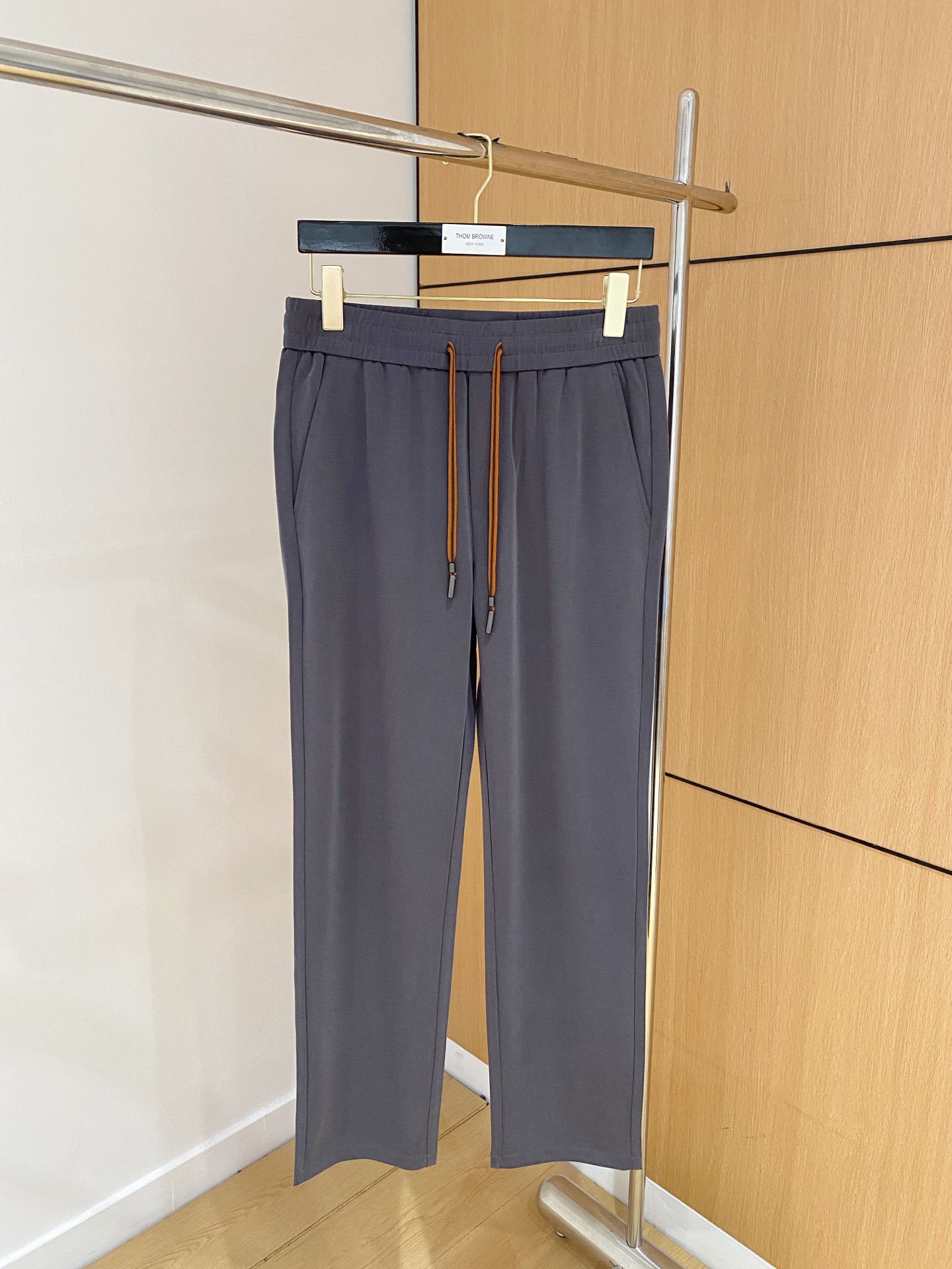 NO:147516,The counter official website will be released simultaneously! All accessories are customized for original products, and the trading company's genuine product orders. High-end custom imported fabrics are extracted from natural plant fibers. They are thinner than ordinary cotton fabrics. They feel soft and comfortable to wear. They are not easy to irritate the skin. The fabric is hygroscopic and breathable. Size: s-4xl.,,alexander wang19860909专柜官网同步发售！辅料全部原版定制出品,贸易公司真品订单.高级定制进口面料,以天然植物纖維提炼出来,比一般棉织物轻薄 手感柔软,穿着舒适 完全不易有刺激皮肤 面料吸湿性、透气性良好 尺码: s-4xl.,,alexander wang,Men's clothing