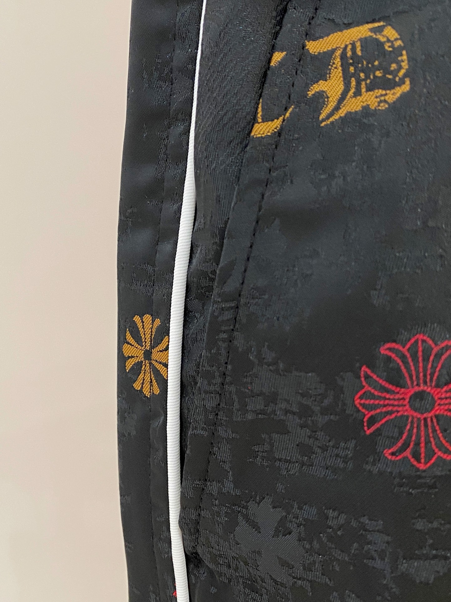 “Crocson High-Class Rectangular Shorts: Fashionable & Comfortable Outdoor Exercise Wear in Multiple Sizes” - 图片 4