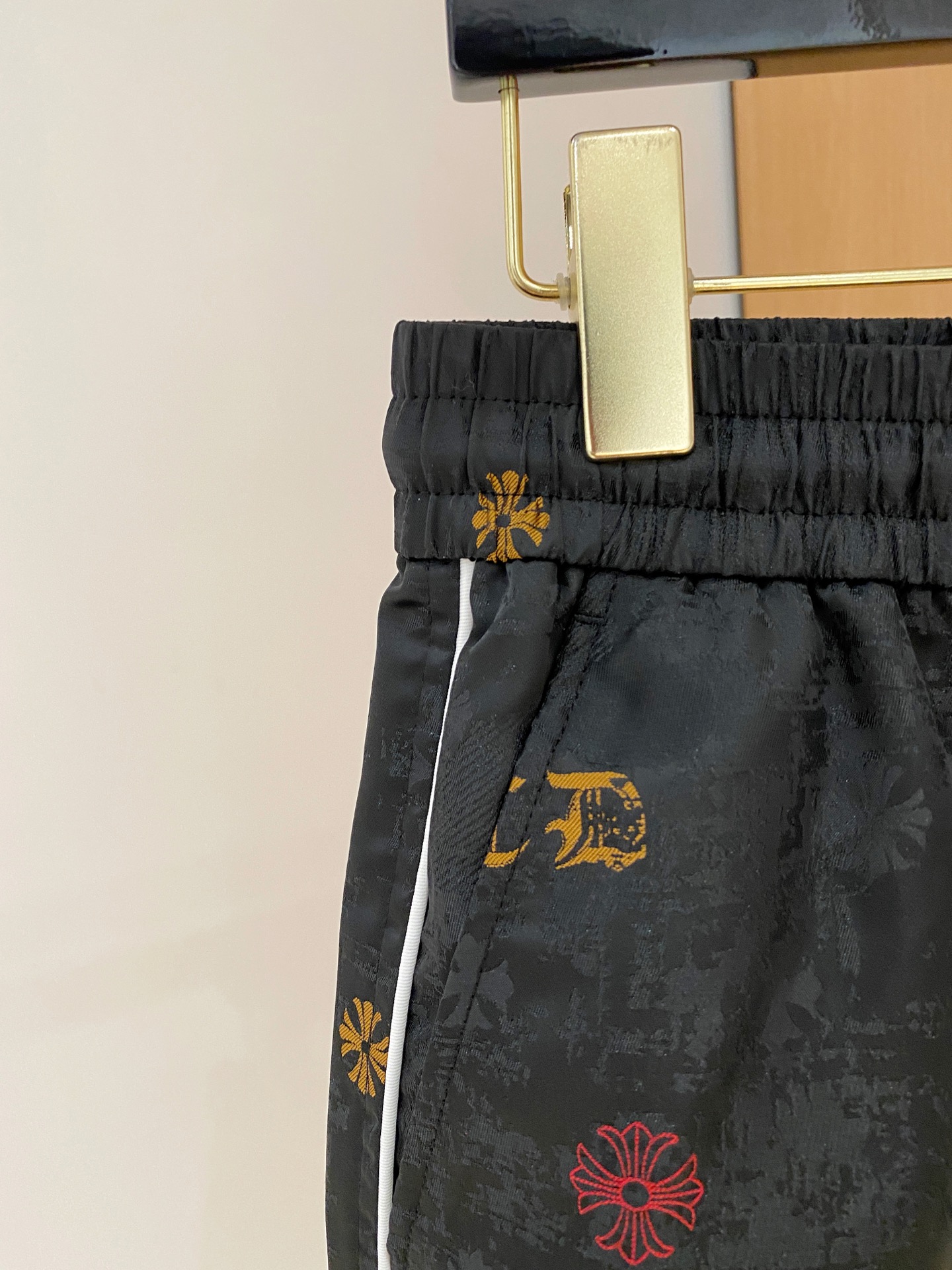 “Crocson High-Class Rectangular Shorts: Fashionable & Comfortable Outdoor Exercise Wear in Multiple Sizes” - 图片 3