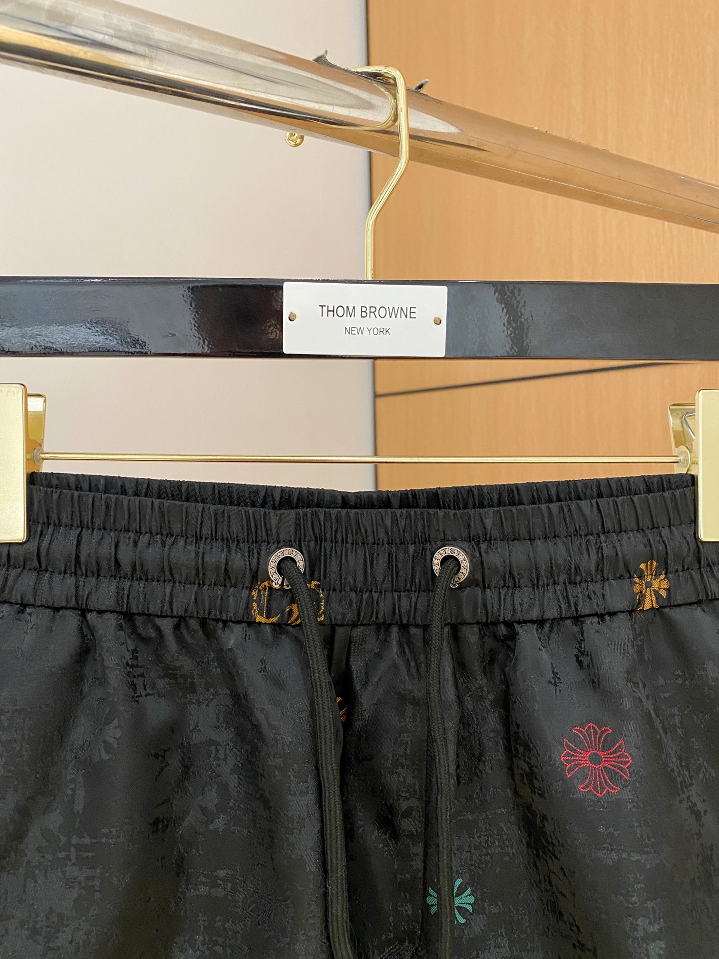 “Crocson High-Class Rectangular Shorts: Fashionable & Comfortable Outdoor Exercise Wear in Multiple Sizes” - 图片 2