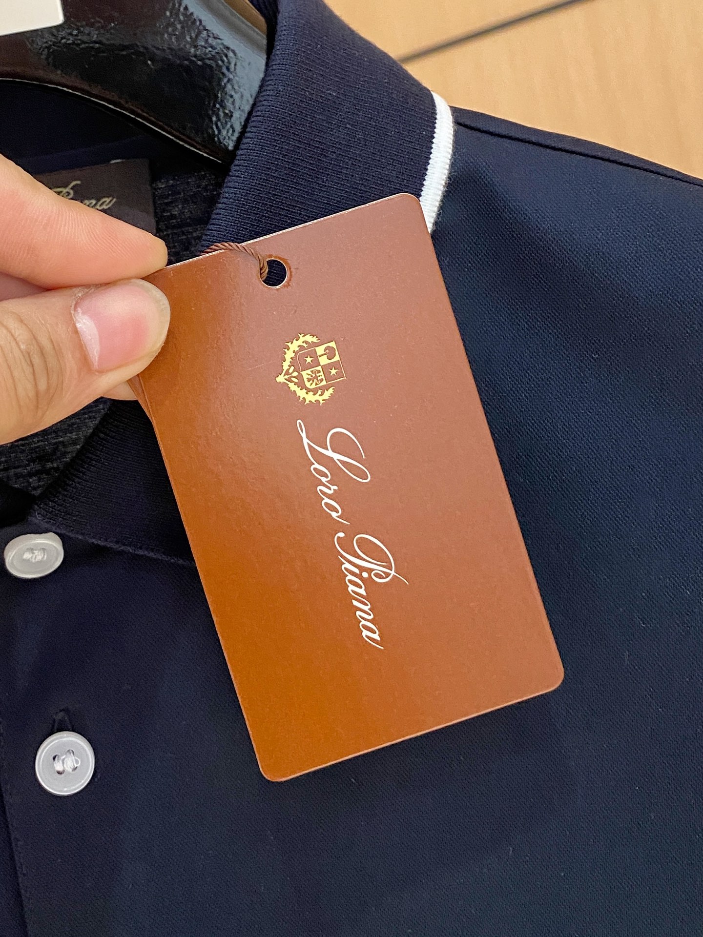  
L夏季新品翻领Polo短袖
时尚单品设计，更加时尚舒适，高标准定制，上身非常有型，奢华品牌经典LOG