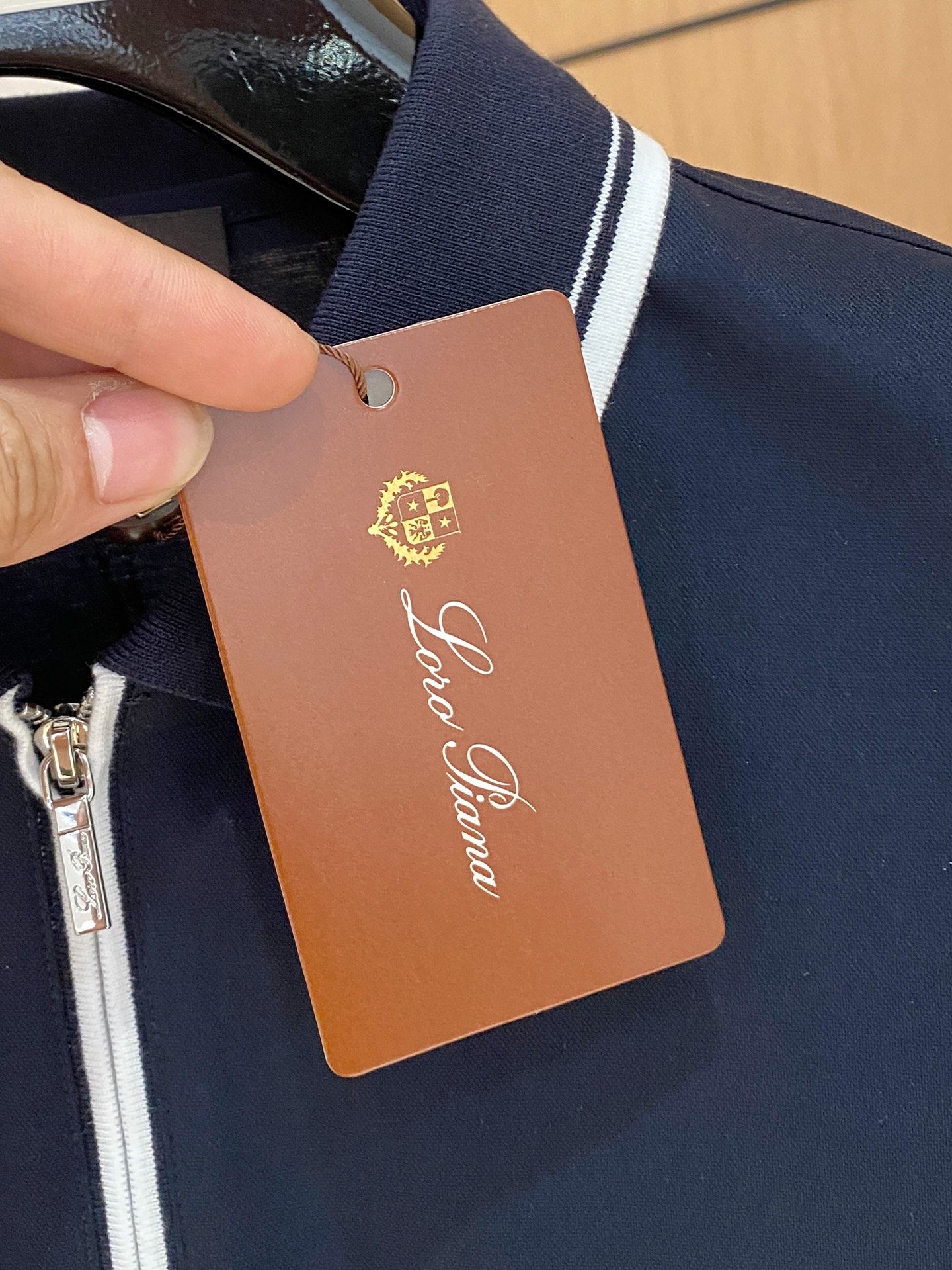  
L夏季新品翻领Polo短袖
时尚单品设计，更加时尚舒适，高标准定制，上身非常有型，奢华品牌经典LOG