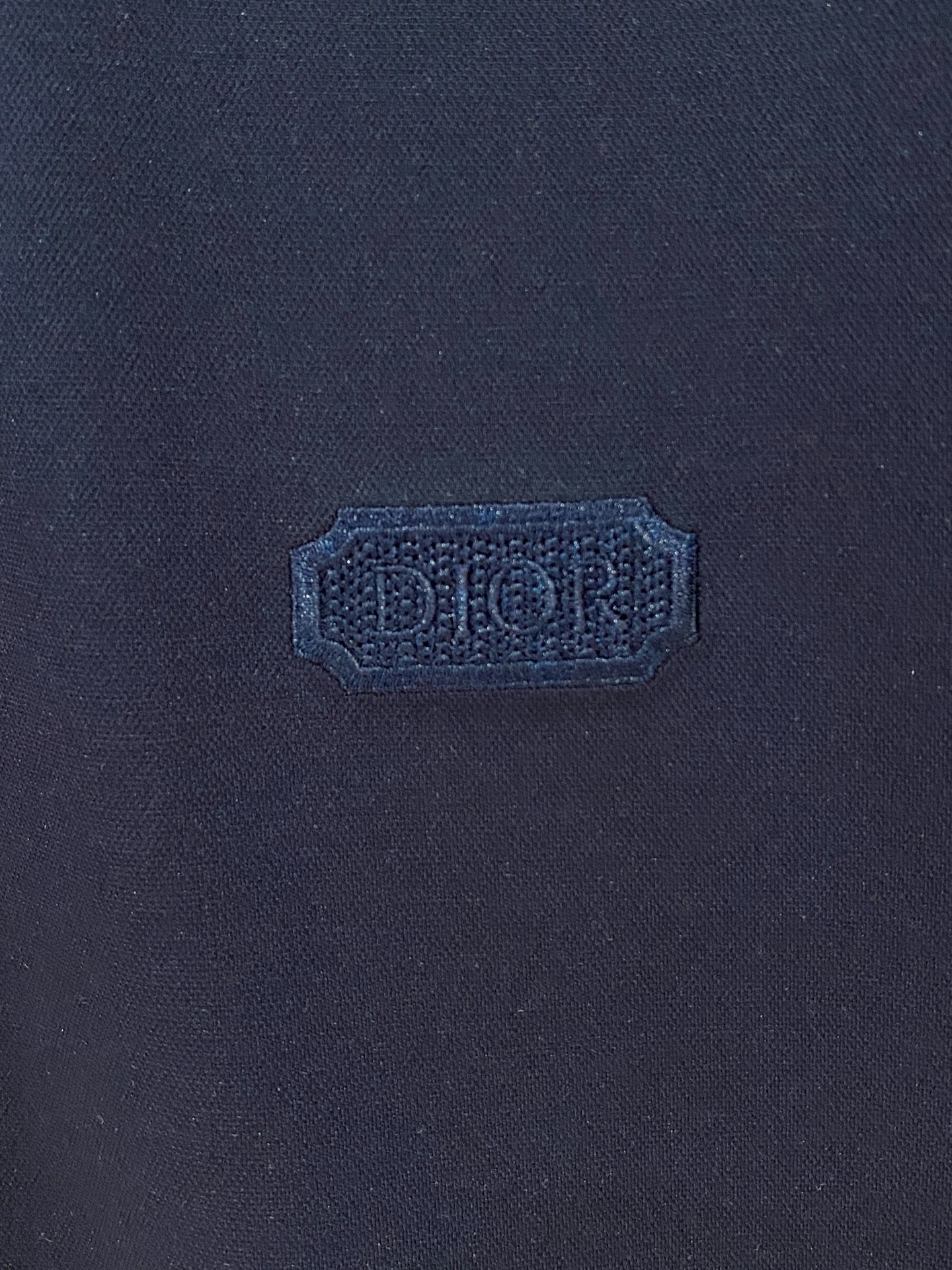  
Diro夏季新品翻领Polo短袖
时尚单品设计，更加时尚舒适，高标准定制，上身非常有型，奢华品牌经典