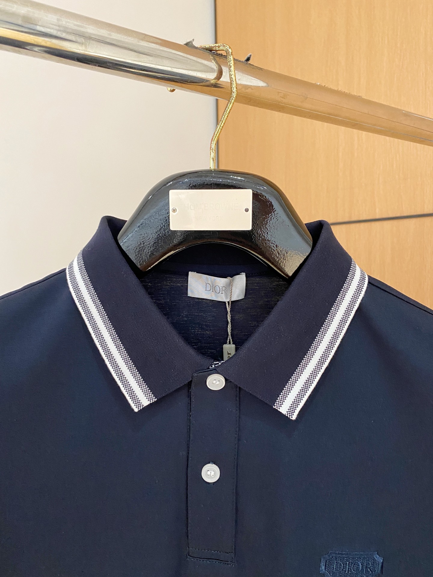  
Diro夏季新品翻领Polo短袖
时尚单品设计，更加时尚舒适，高标准定制，上身非常有型，奢华品牌经典