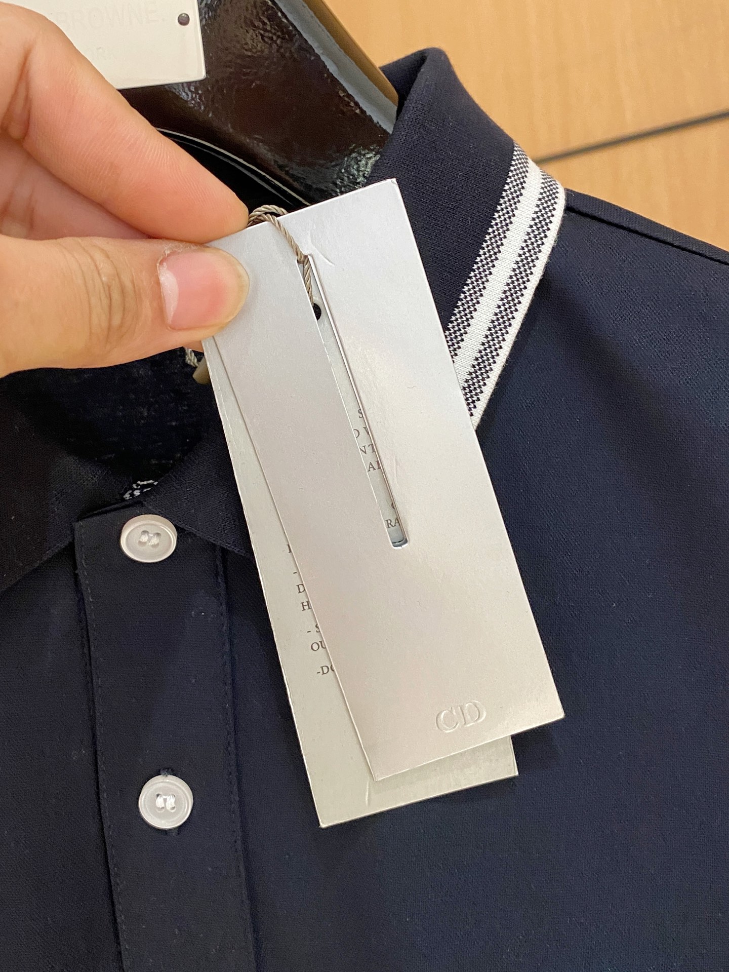  
Diro夏季新品翻领Polo短袖
时尚单品设计，更加时尚舒适，高标准定制，上身非常有型，奢华品牌经典
