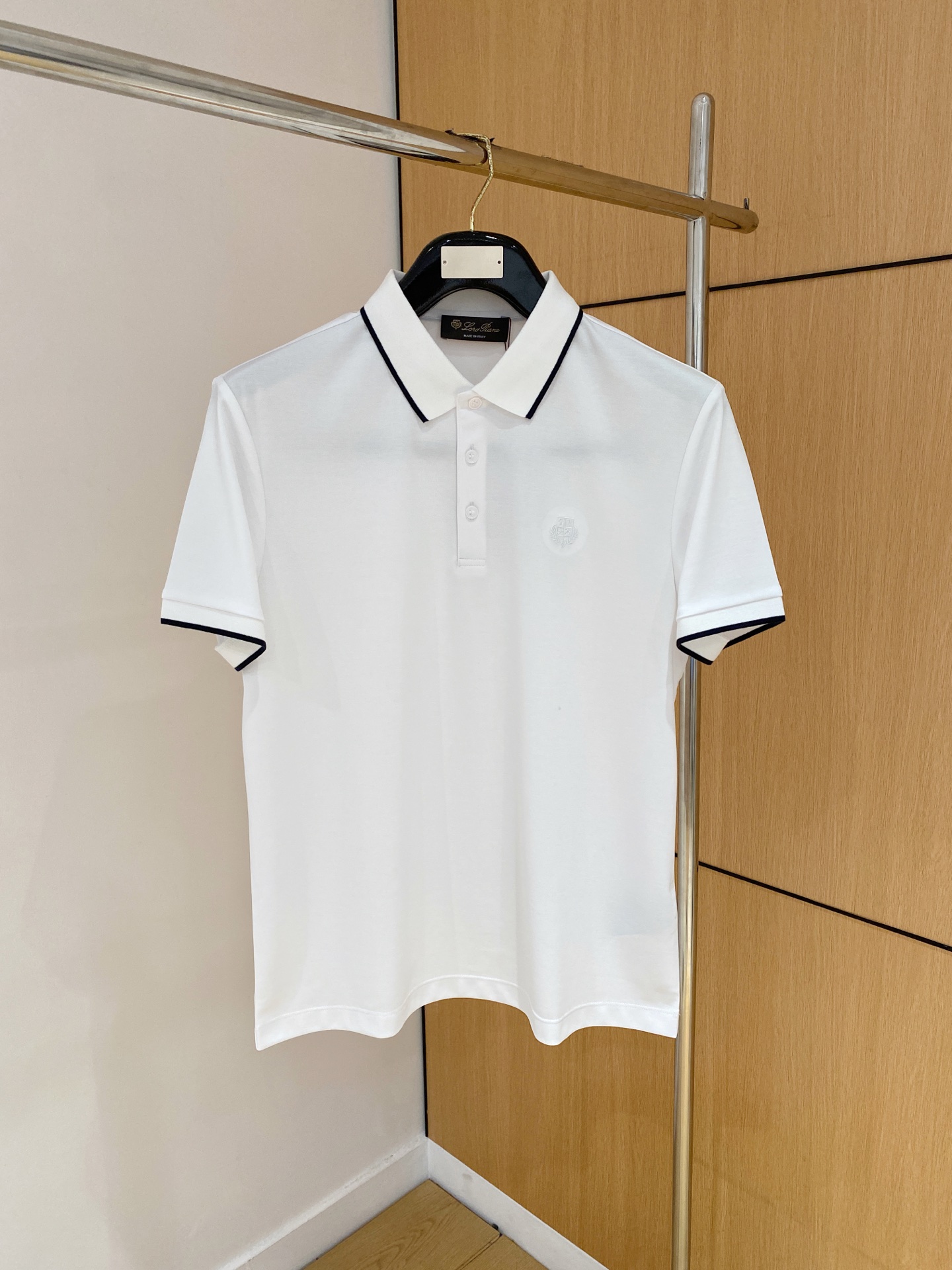  
L夏季新品翻领Polo短袖
时尚单品设计，更加时尚舒适，高标准定制，上身非常有型，奢华品牌经典LOG