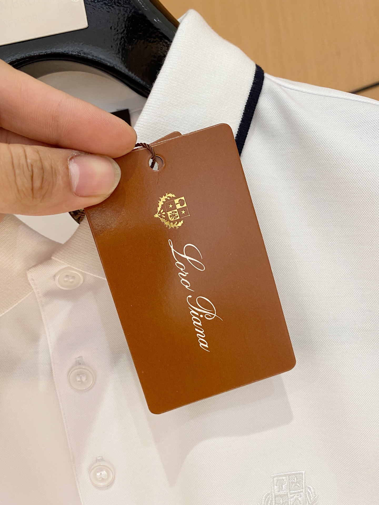  
L夏季新品翻领Polo短袖
时尚单品设计，更加时尚舒适，高标准定制，上身非常有型，奢华品牌经典LOG