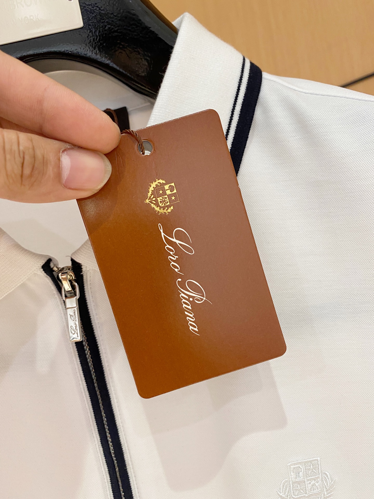  
L夏季新品翻领Polo短袖
时尚单品设计，更加时尚舒适，高标准定制，上身非常有型，奢华品牌经典LOG