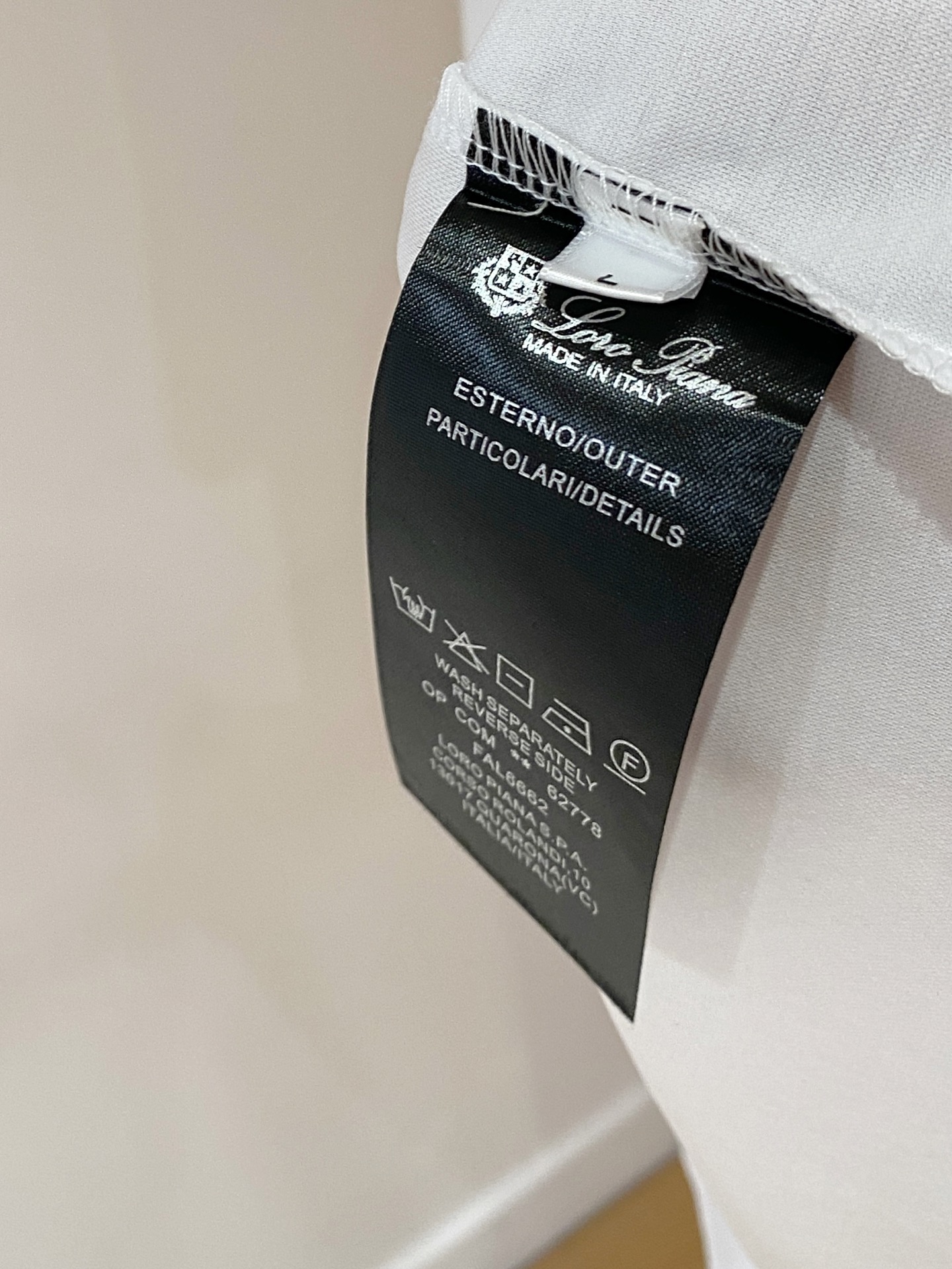 
L夏季新品翻领Polo短袖
时尚单品设计，更加时尚舒适，高标准定制，上身非常有型，奢华品牌经典LOG