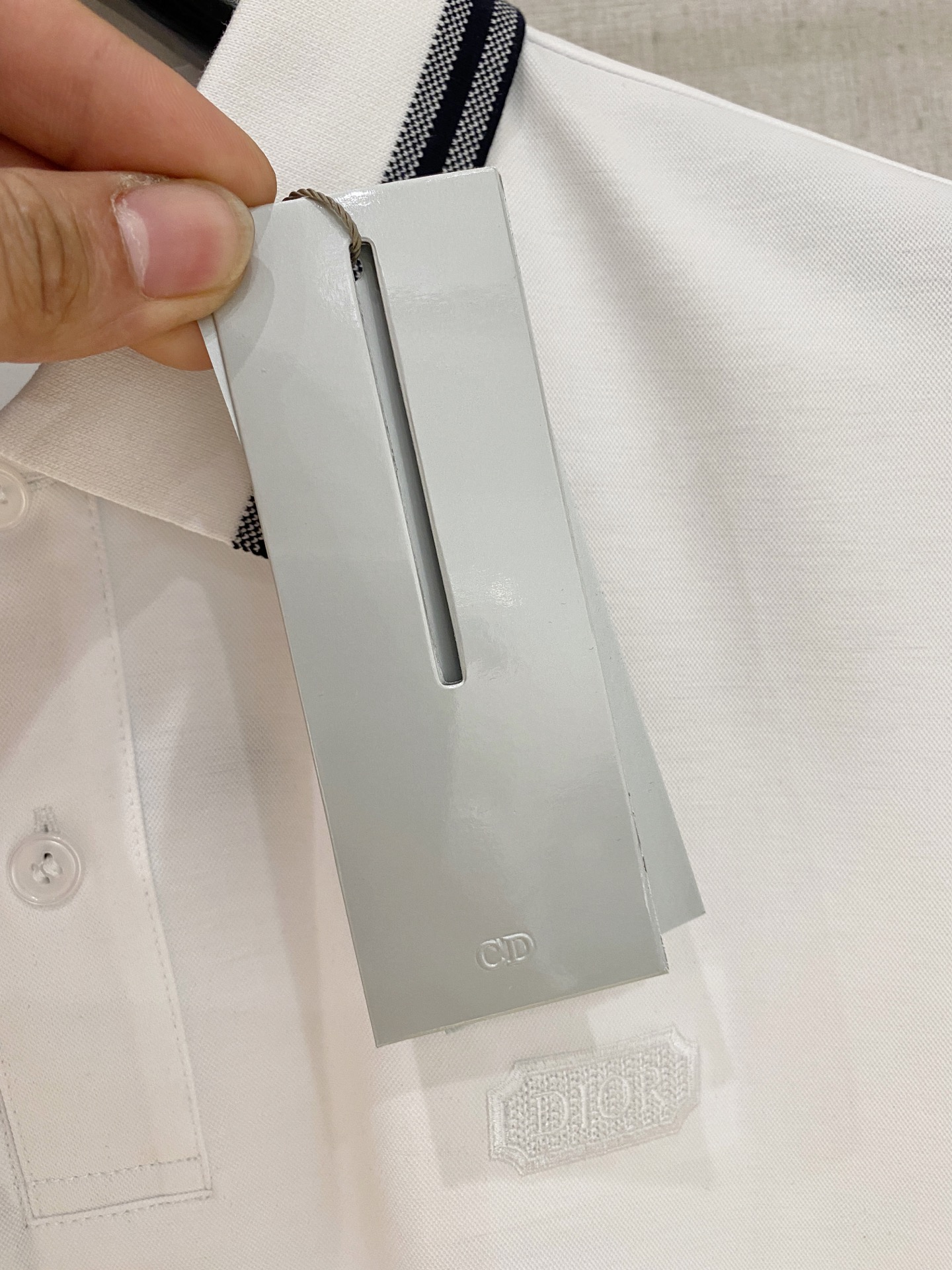  
Diro夏季新品翻领Polo短袖
时尚单品设计，更加时尚舒适，高标准定制，上身非常有型，奢华品牌经典