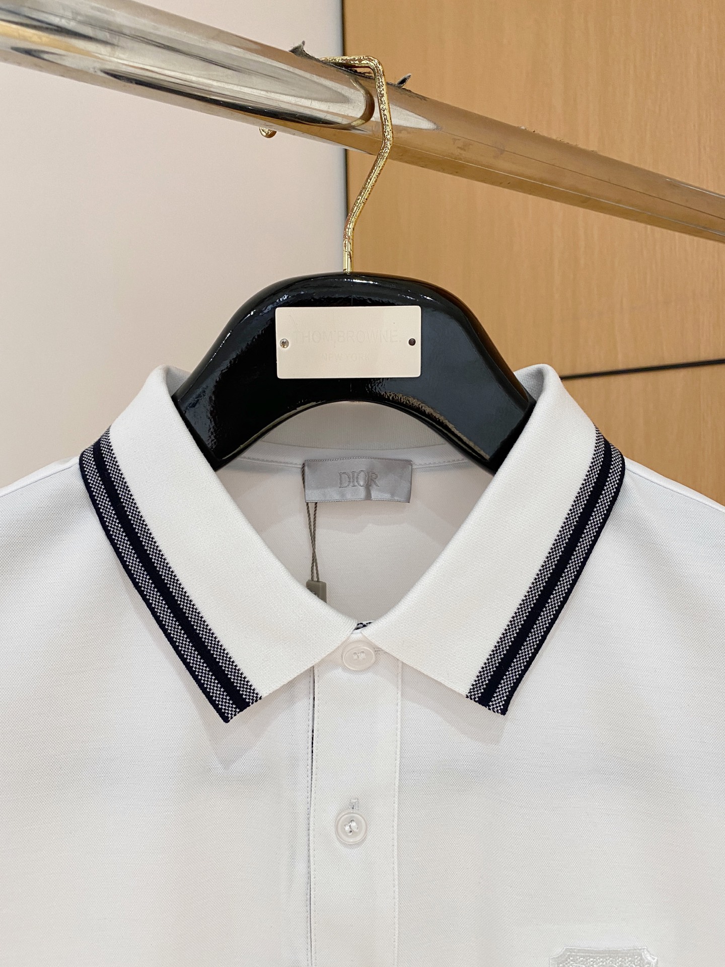  
Diro夏季新品翻领Polo短袖
时尚单品设计，更加时尚舒适，高标准定制，上身非常有型，奢华品牌经典