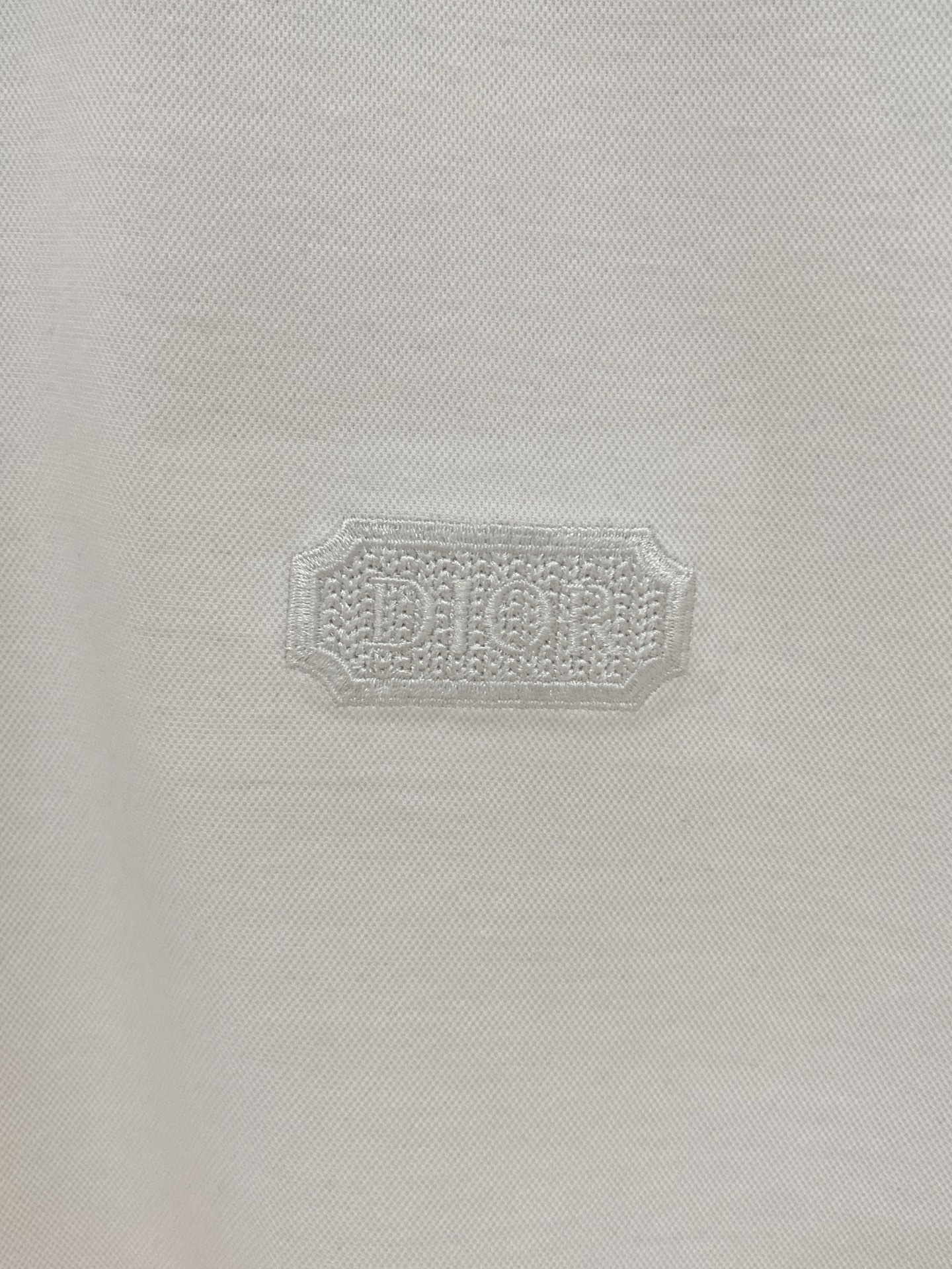  
Diro夏季新品翻领Polo短袖
时尚单品设计，更加时尚舒适，高标准定制，上身非常有型，奢华品牌经典