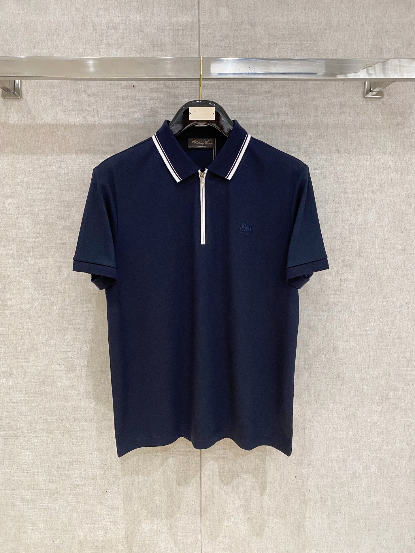 L夏季新品翻领polo短袖
时尚单品设计，更加时尚舒适，高...