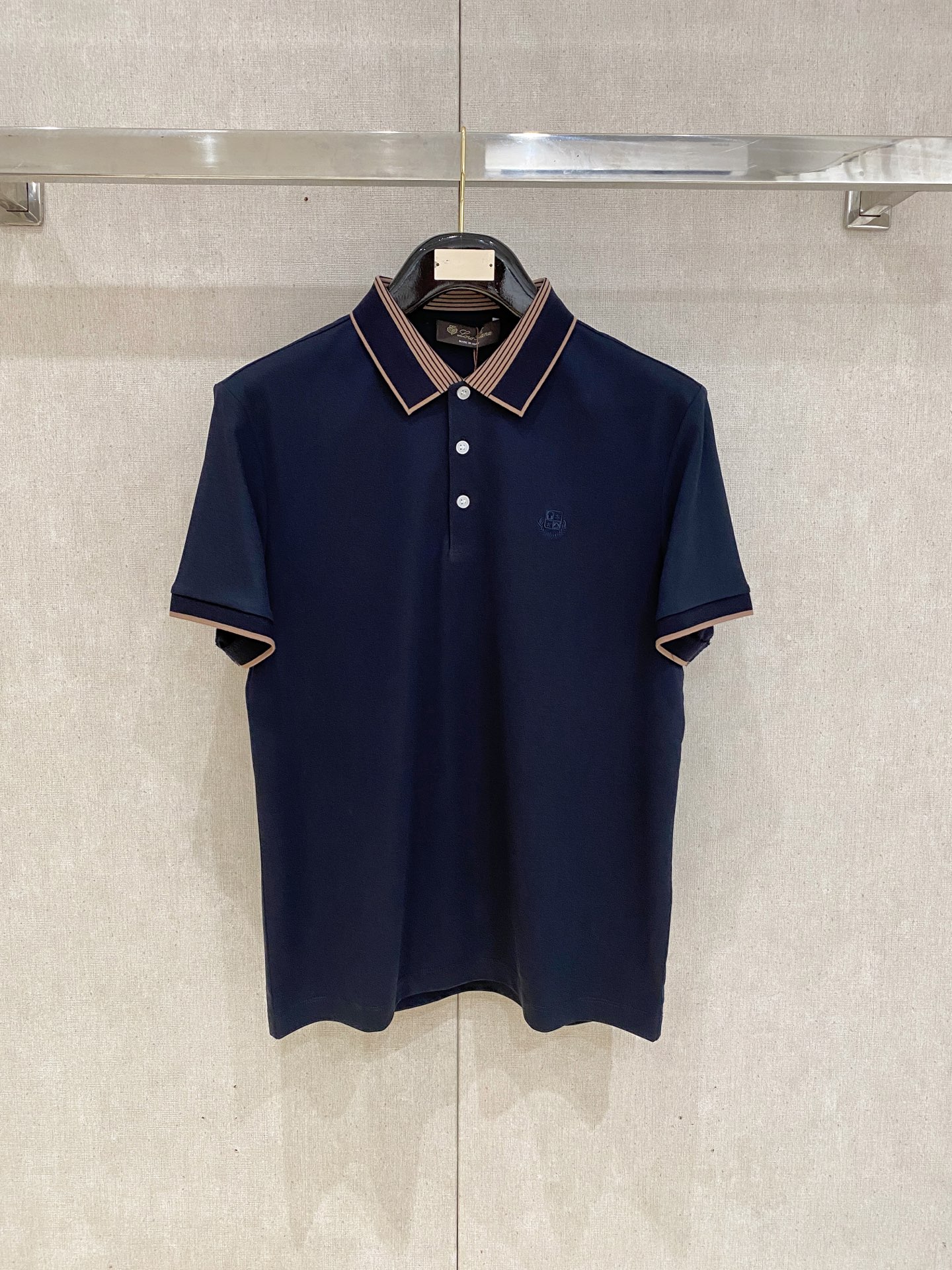 L夏季新品翻领polo短袖
时尚单品设计，更加时尚舒适，高...