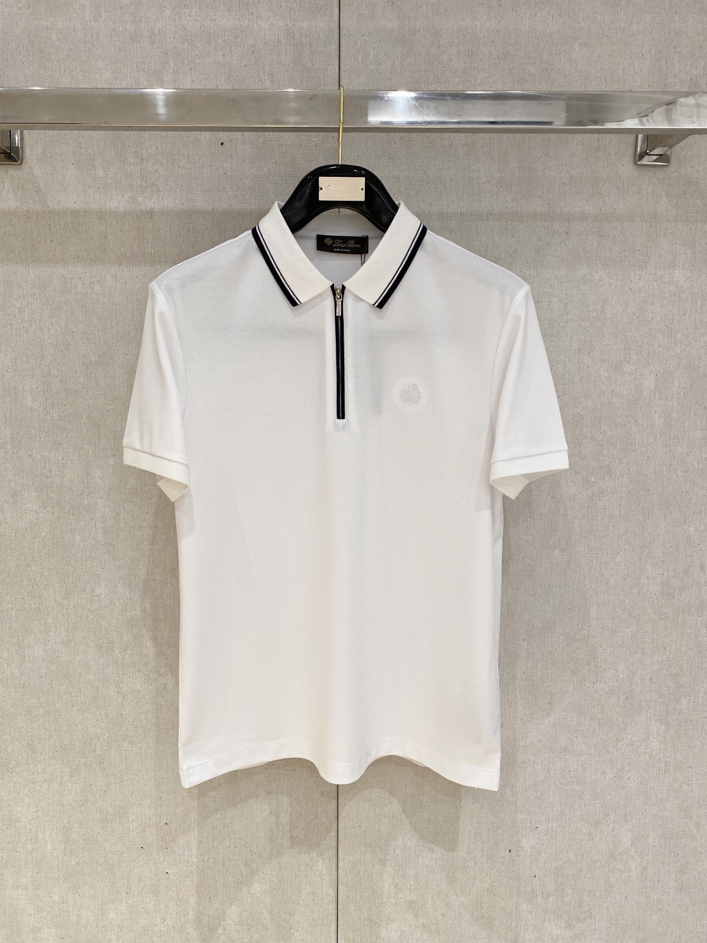 L夏季新品翻领polo短袖
时尚单品设计，更加时尚舒适，高...