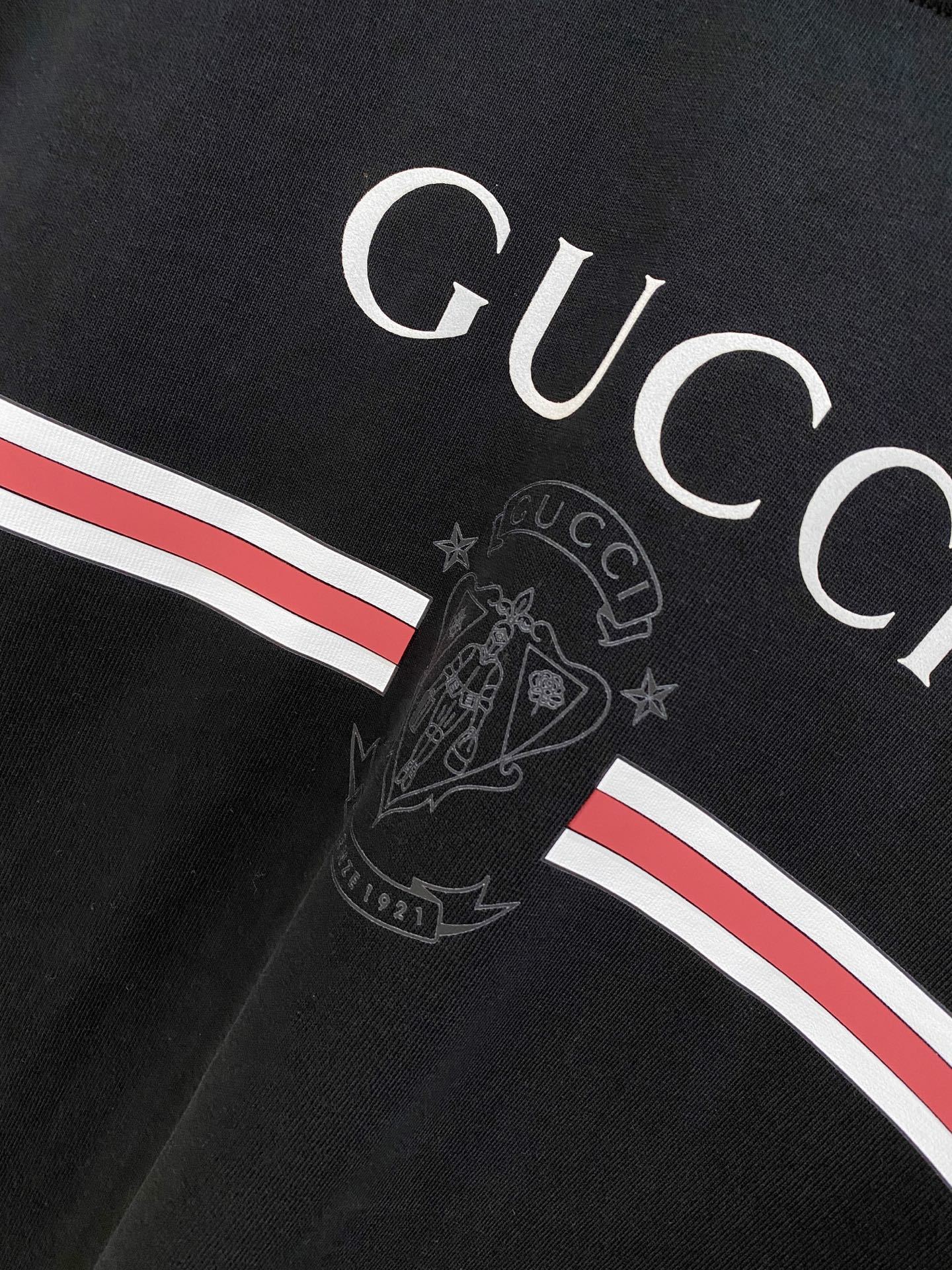 GUCCI 古奇 ⚠️ 大爆款
2025春夏新款首发专柜最新款短袖圆领T恤 高端订制 设计前卫时尚!品