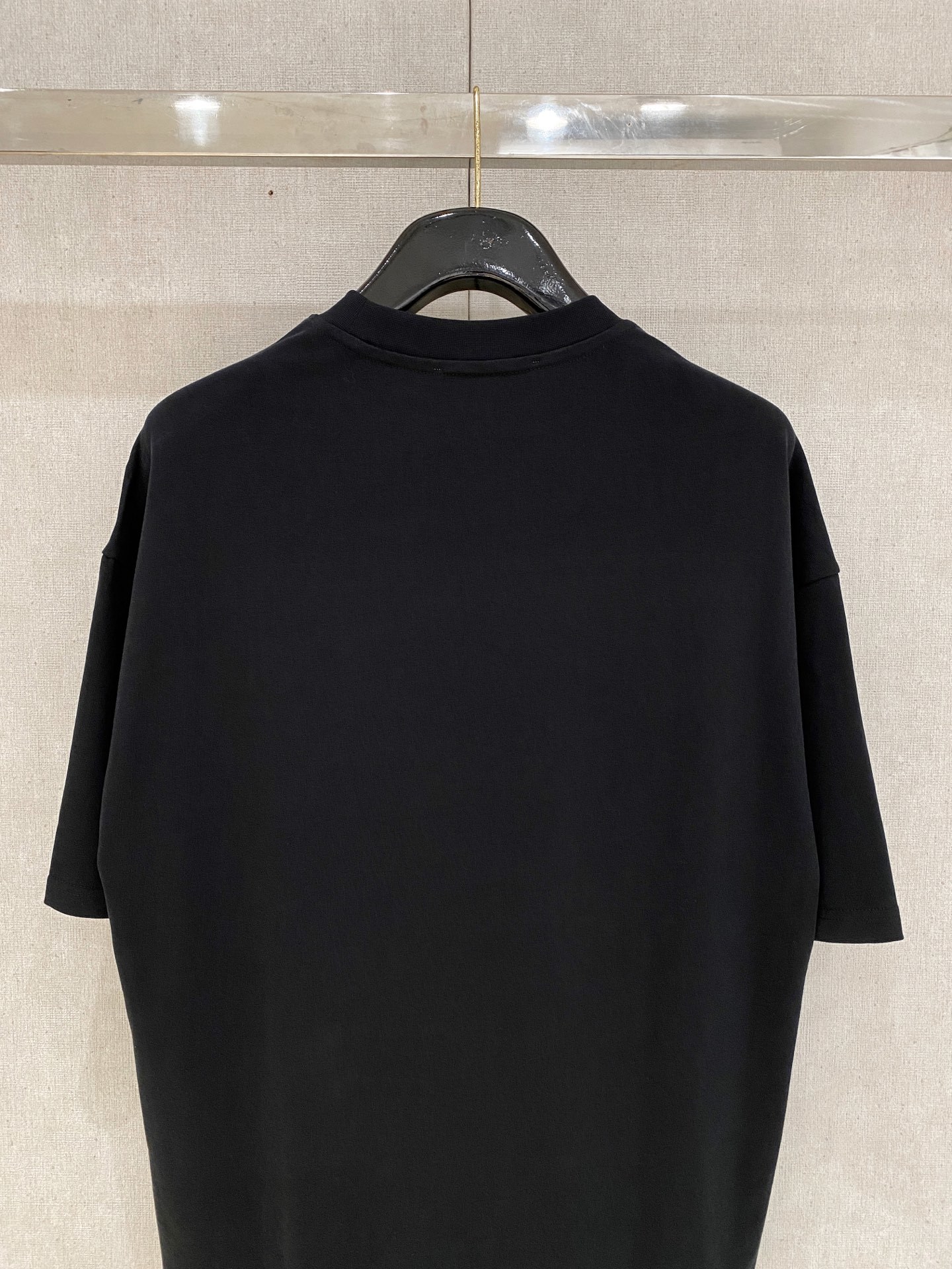 Dior Homme 迪奥·桀傲
2025春夏新款首发专柜最新款短袖圆领T恤 高端订制 设计前卫时尚