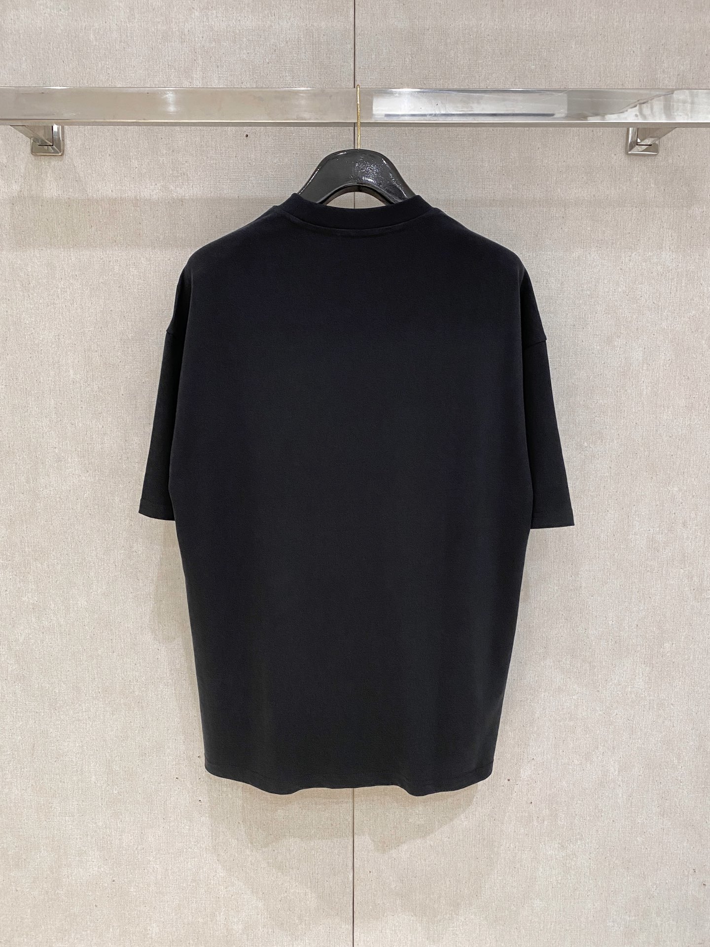 Dior Homme 迪奥·桀傲
2025春夏新款首发专柜最新款短袖圆领T恤 高端订制 设计前卫时尚