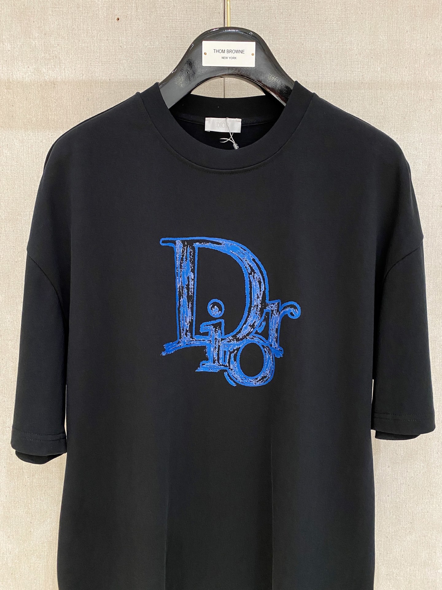 Dior Homme 迪奥·桀傲
2025春夏新款首发专柜最新款短袖圆领T恤 高端订制 设计前卫时尚