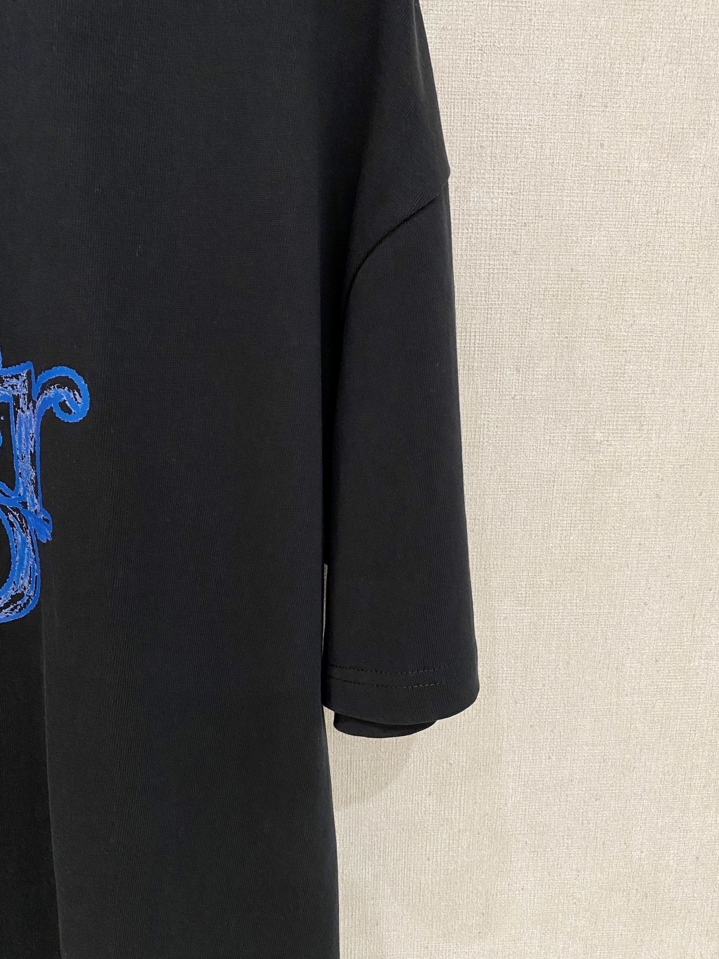 Dior Homme 迪奥·桀傲
2025春夏新款首发专柜最新款短袖圆领T恤 高端订制 设计前卫时尚