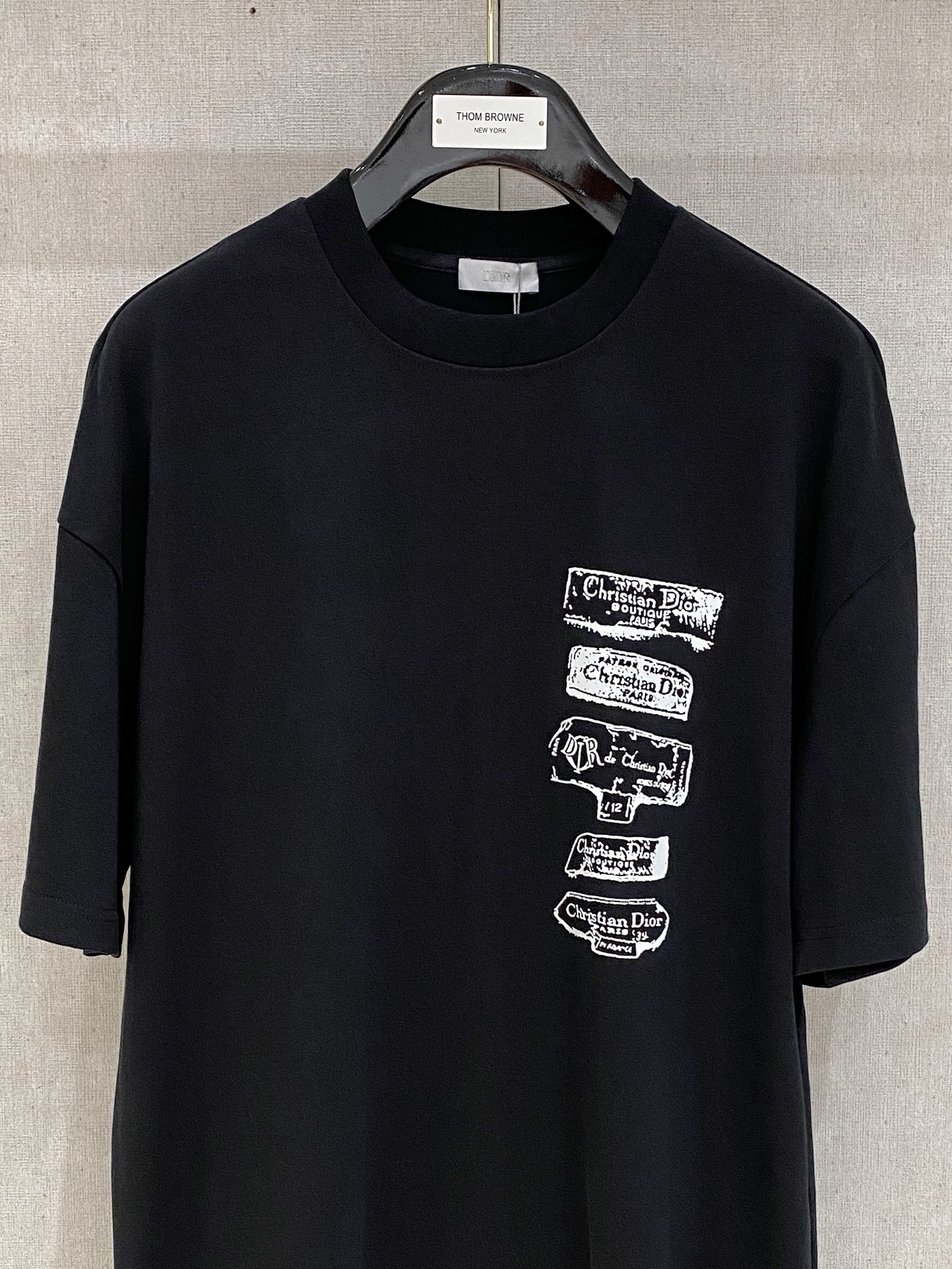 Dior Homme 迪奥·桀傲
2025春夏新款首发专柜最新款短袖圆领T恤 高端订制 设计前卫时尚