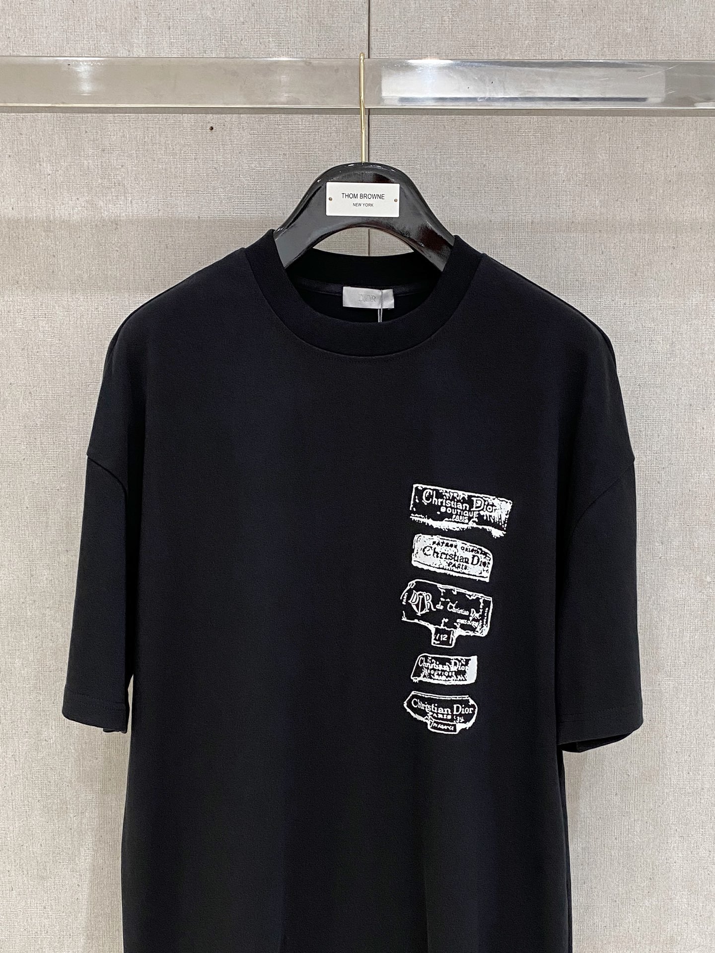 Dior Homme 迪奥·桀傲
2025春夏新款首发专柜最新款短袖圆领T恤 高端订制 设计前卫时尚