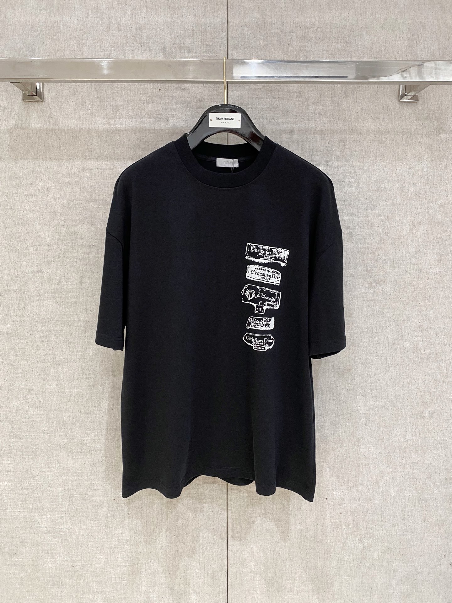 Dior Homme 迪奥·桀傲
2025春夏新款首发专柜最新款短袖圆领T恤 高端订制 设计前卫时尚