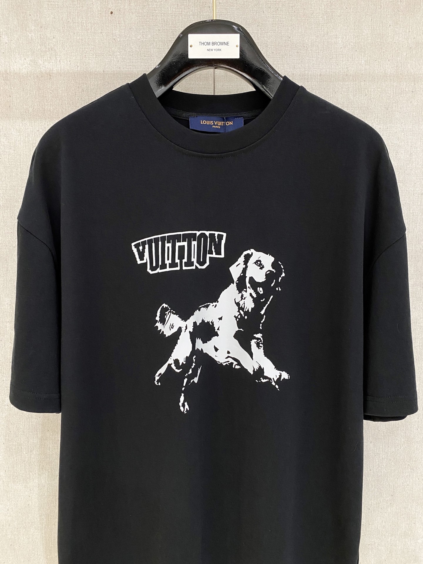 LouisVuitton 路易威登
2025春夏新款首发专柜最新款短袖圆领T恤 高端订制 设计前卫时