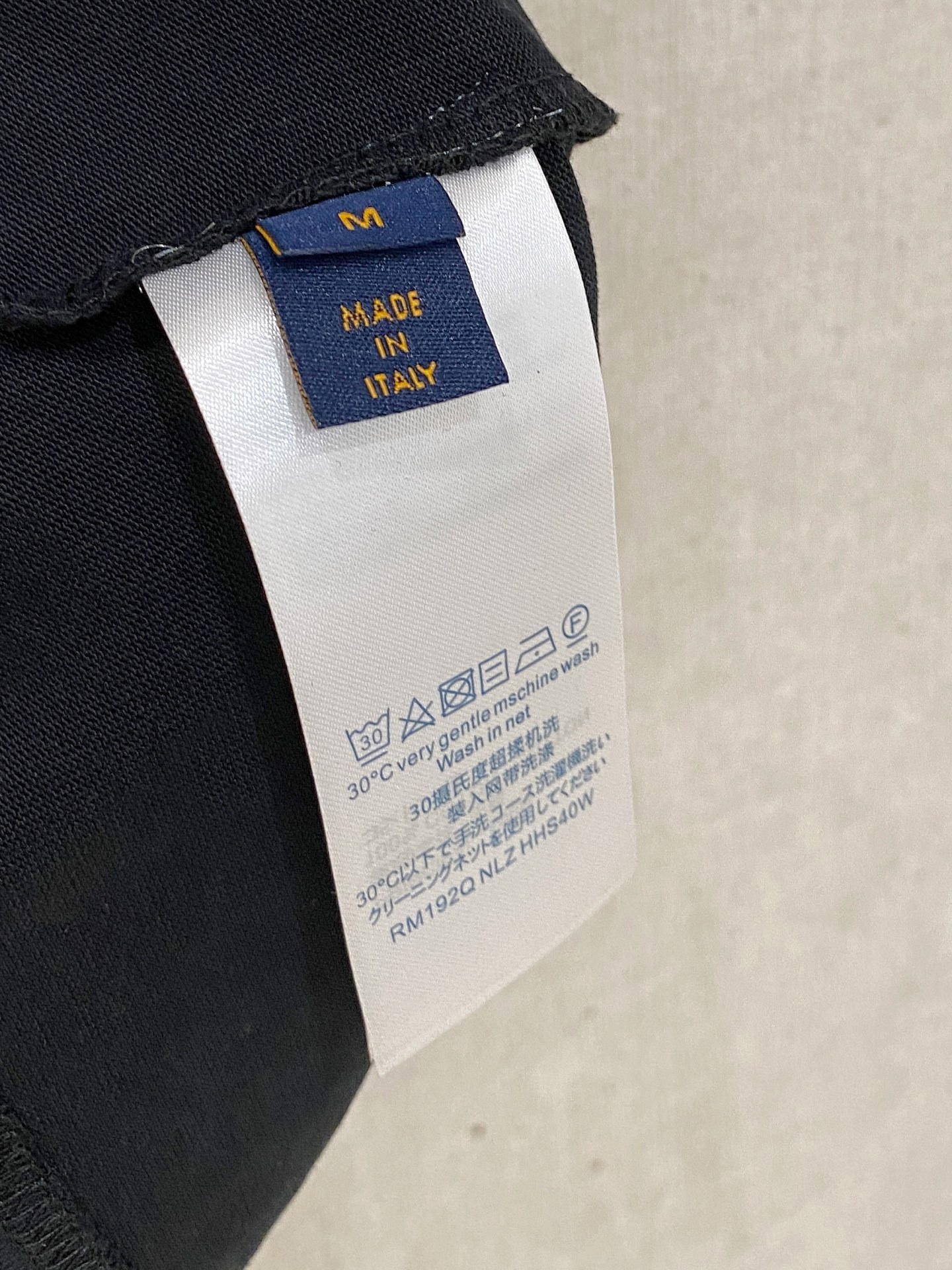 LouisVuitton 路易威登
2025春夏新款首发专柜最新款短袖圆领T恤 高端订制 设计前卫时