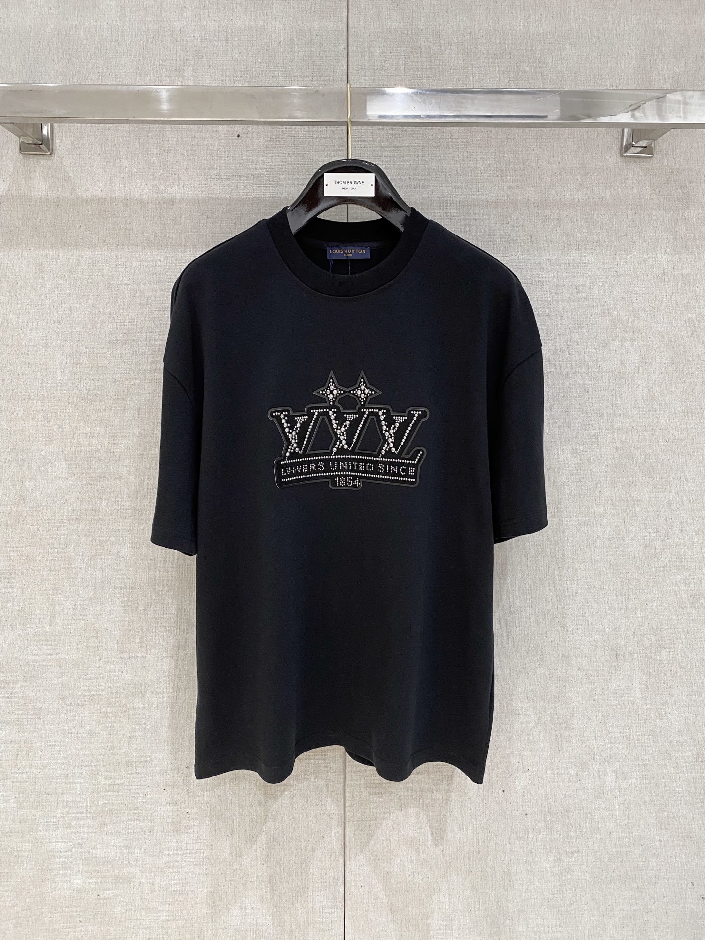 LouisVuitton 路易威登
2025春夏新款首发专柜最新款短袖圆领T恤 高端订制 设计前卫时